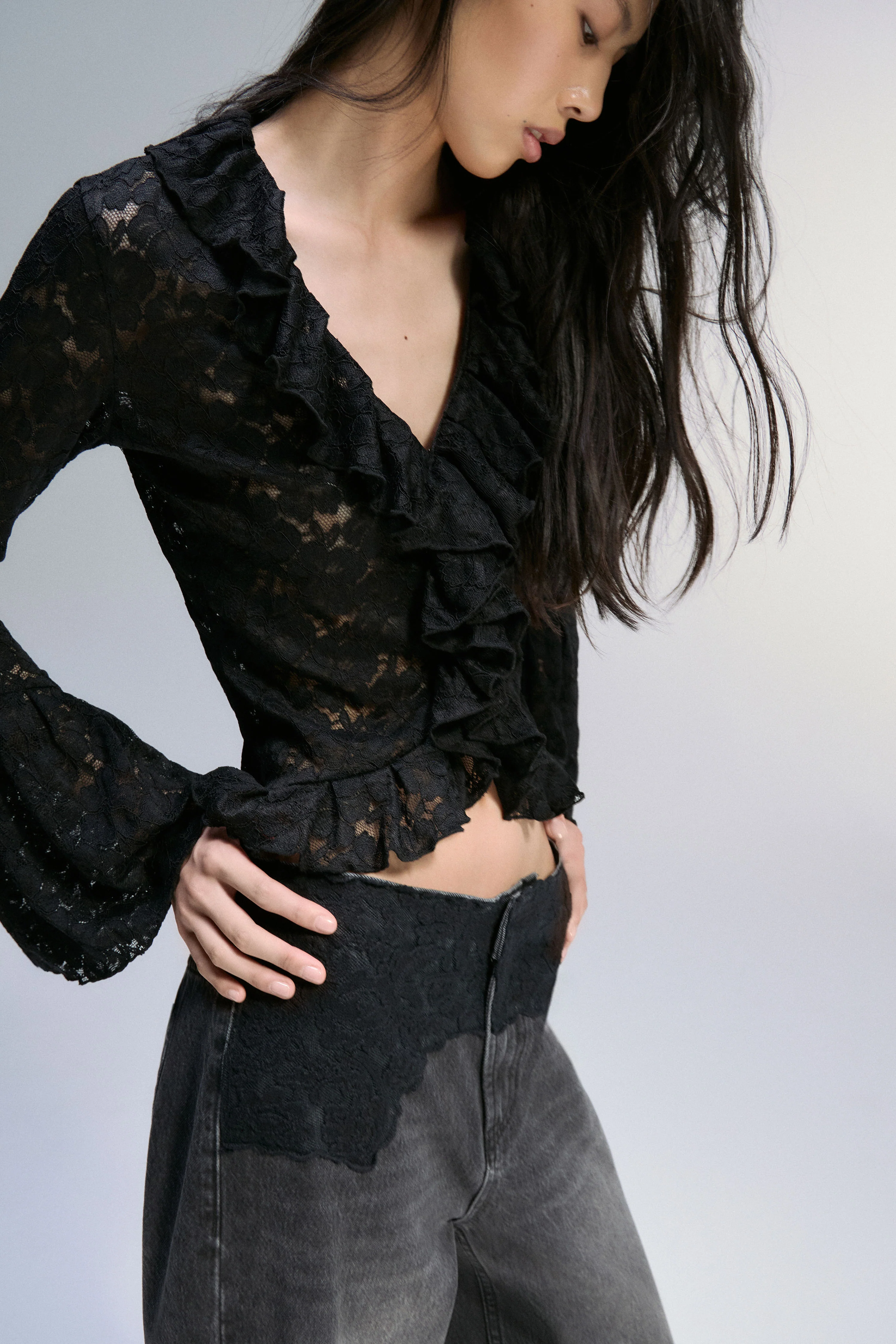 LACE RUFFLE BLOUSE