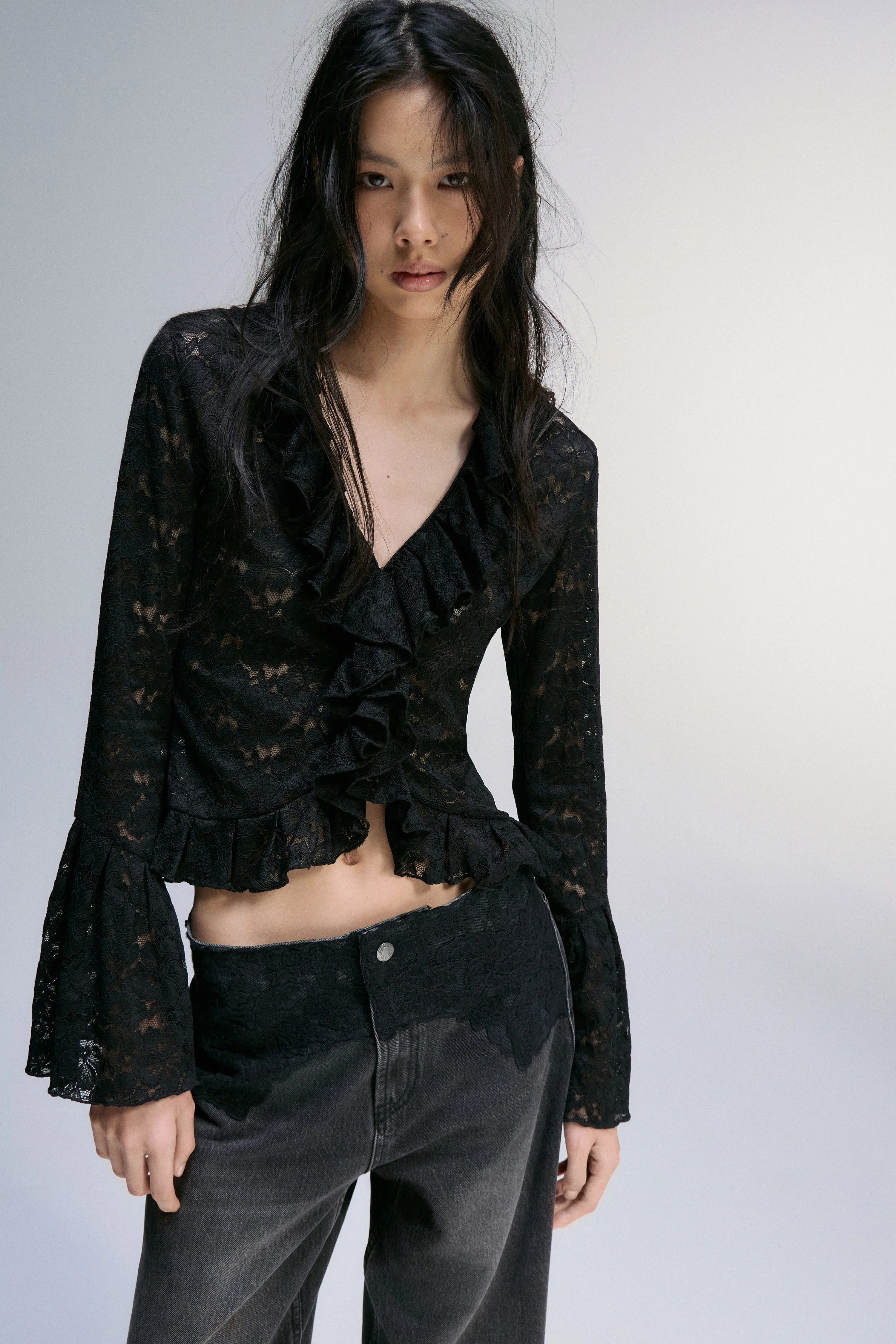 LACE RUFFLE BLOUSE - Image 2