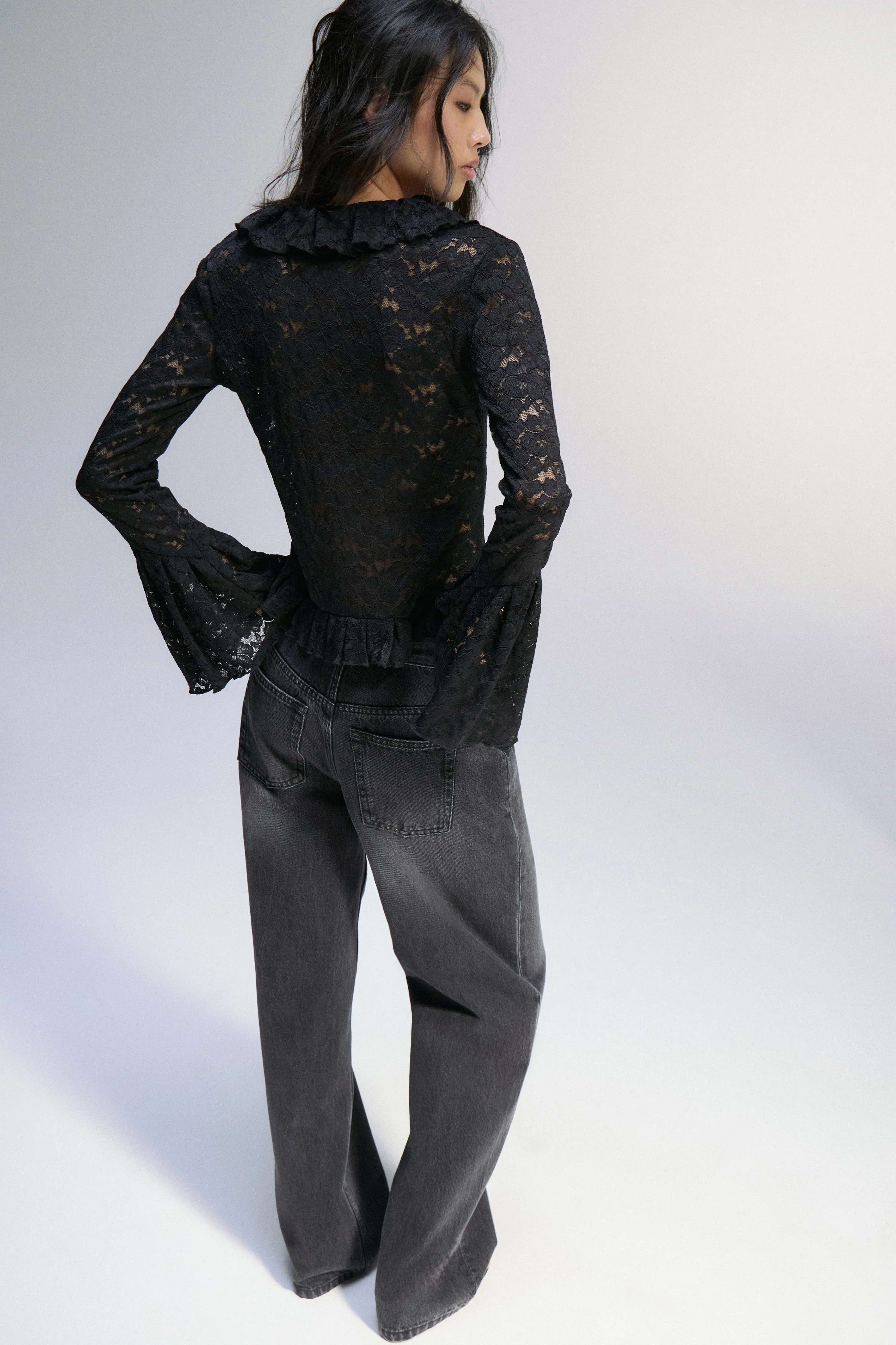 LACE RUFFLE BLOUSE - Image 3