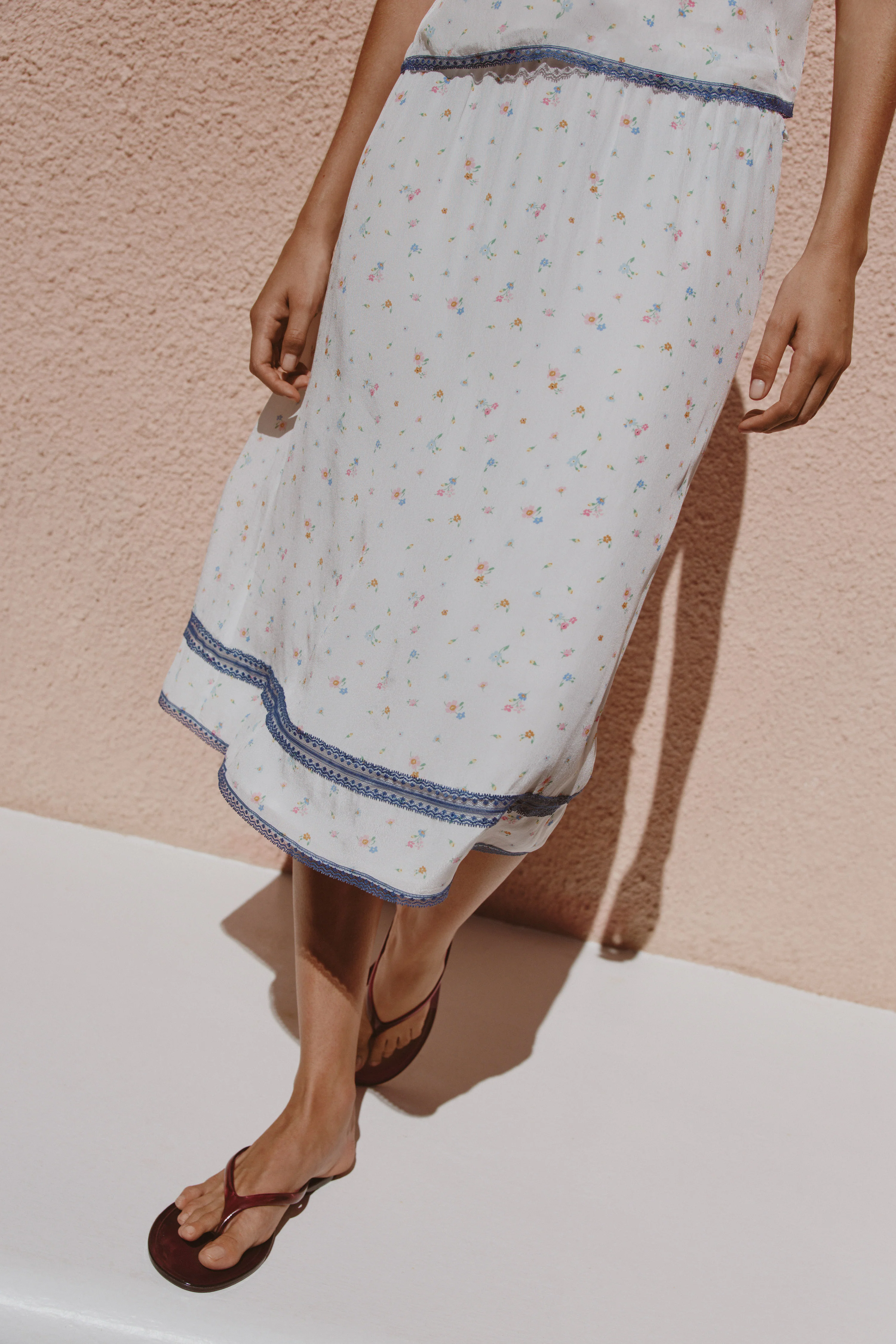 LACE-TRIMMED SATIN SKIRT - Image 3