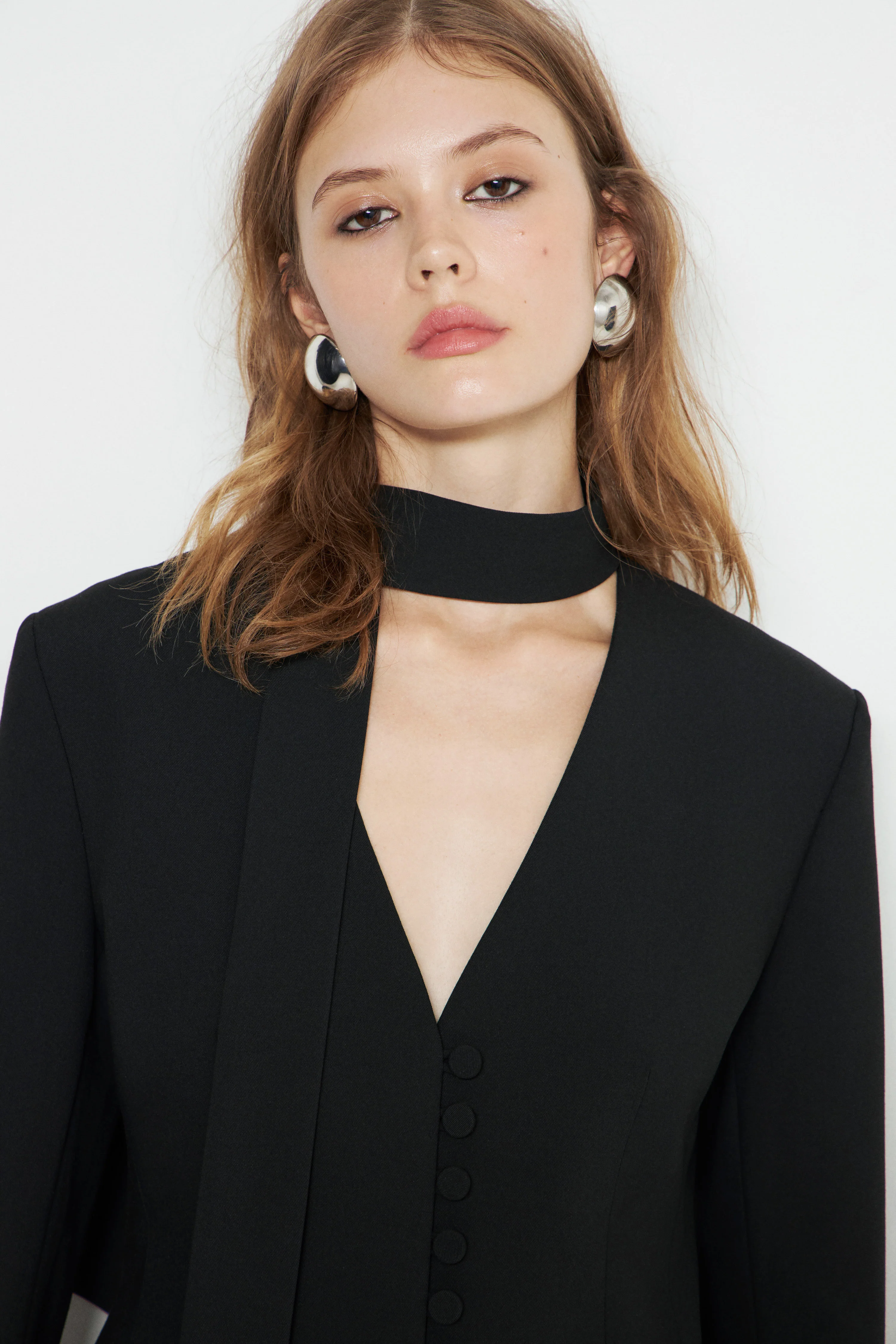 LAVALLIÈRE-NECK FITTED BLAZER - Image 4