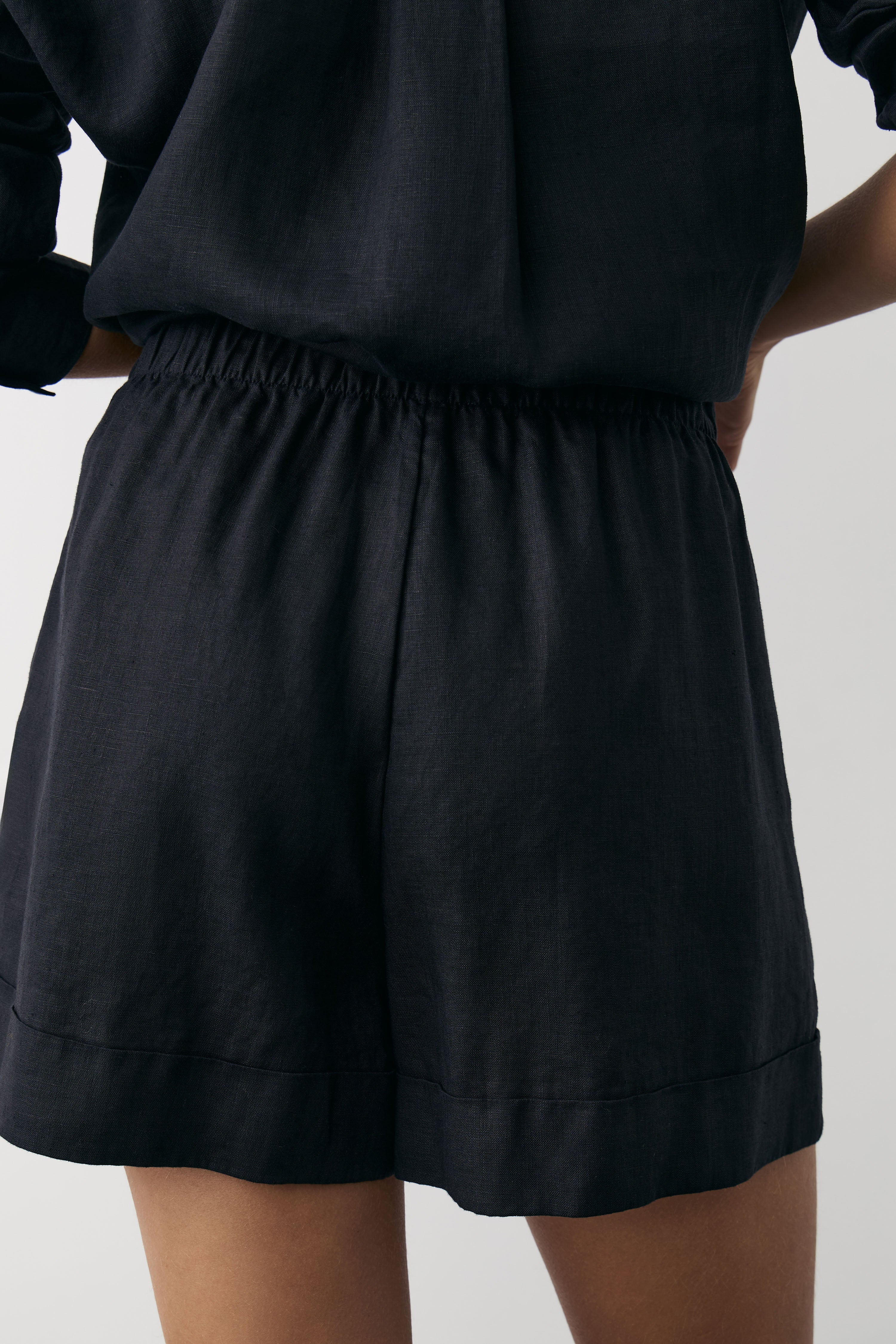 LINEN MINI SHORTS - Image 4