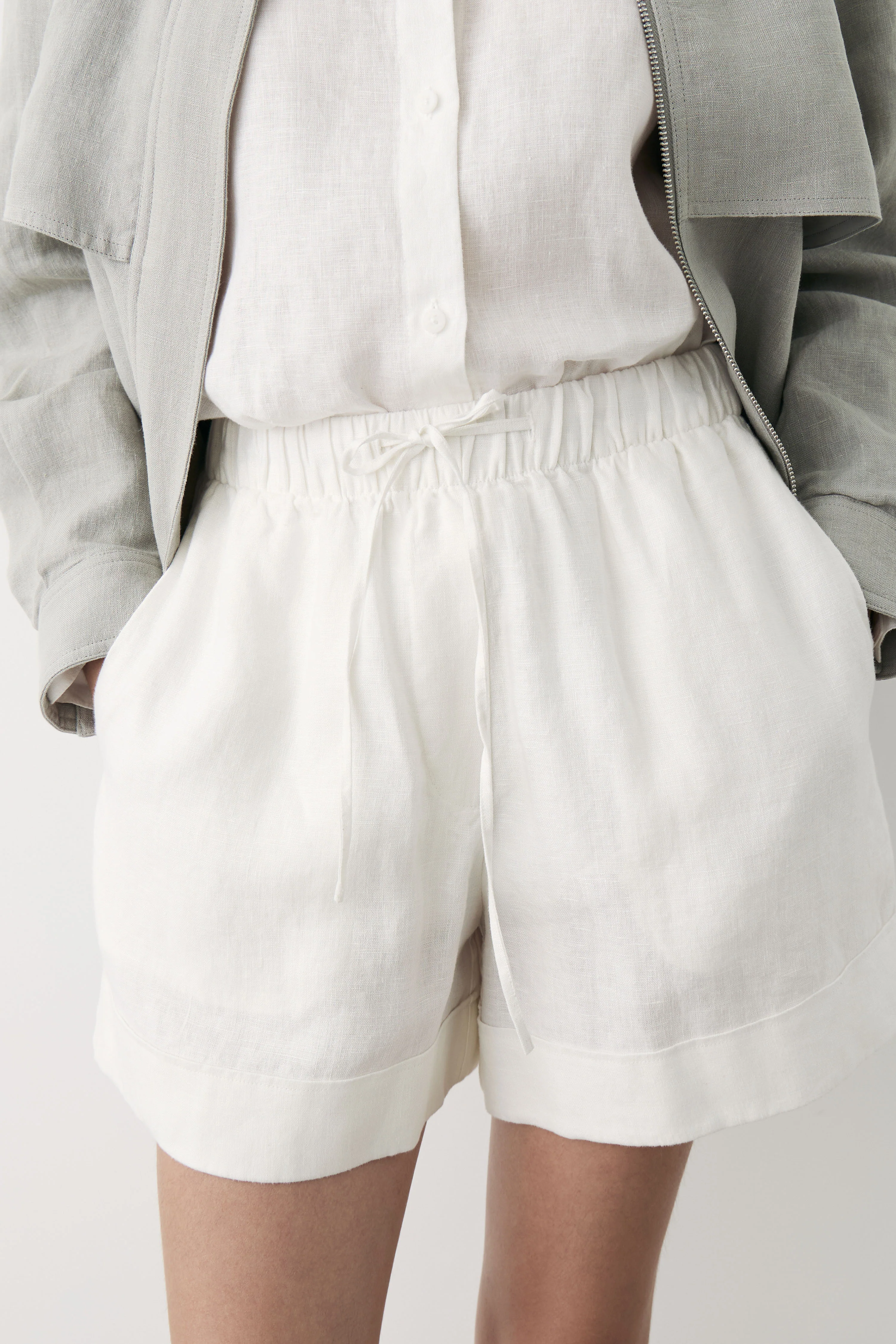 LINEN MINI SHORTS - Image 2
