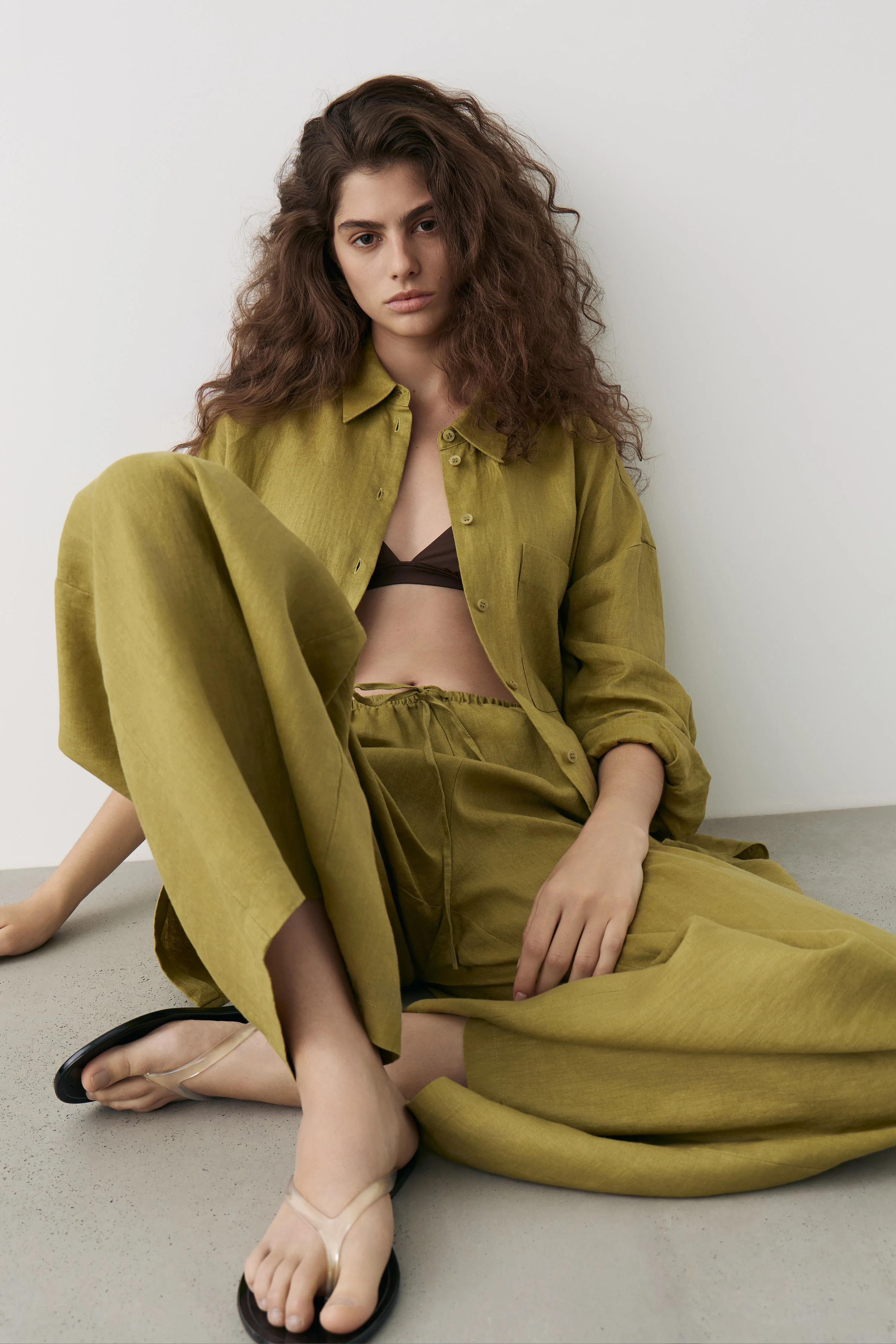 LOOSE-FIT WIDE-LEG LINEN TROUSERS