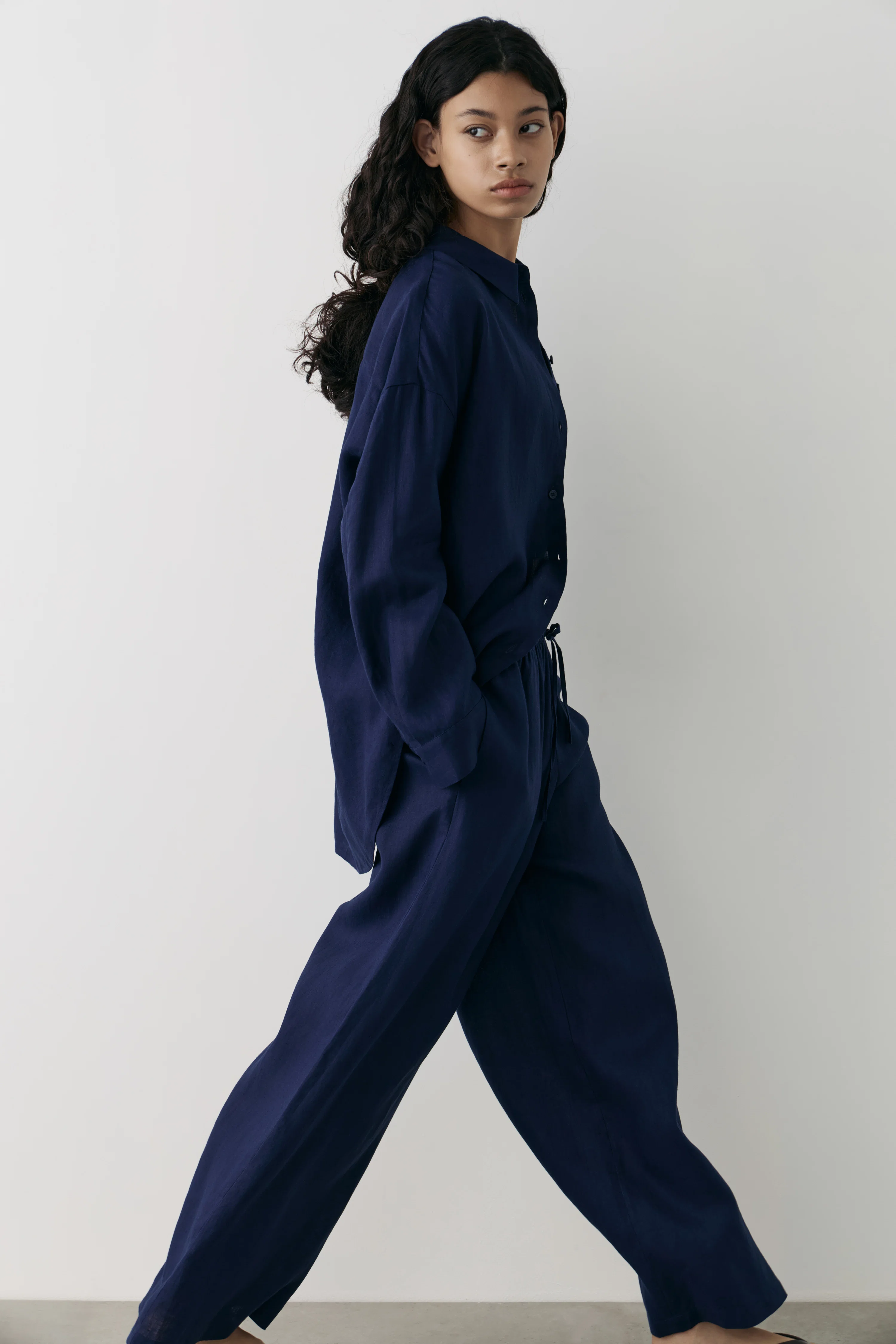 LOOSE-FIT WIDE-LEG LINEN TROUSERS