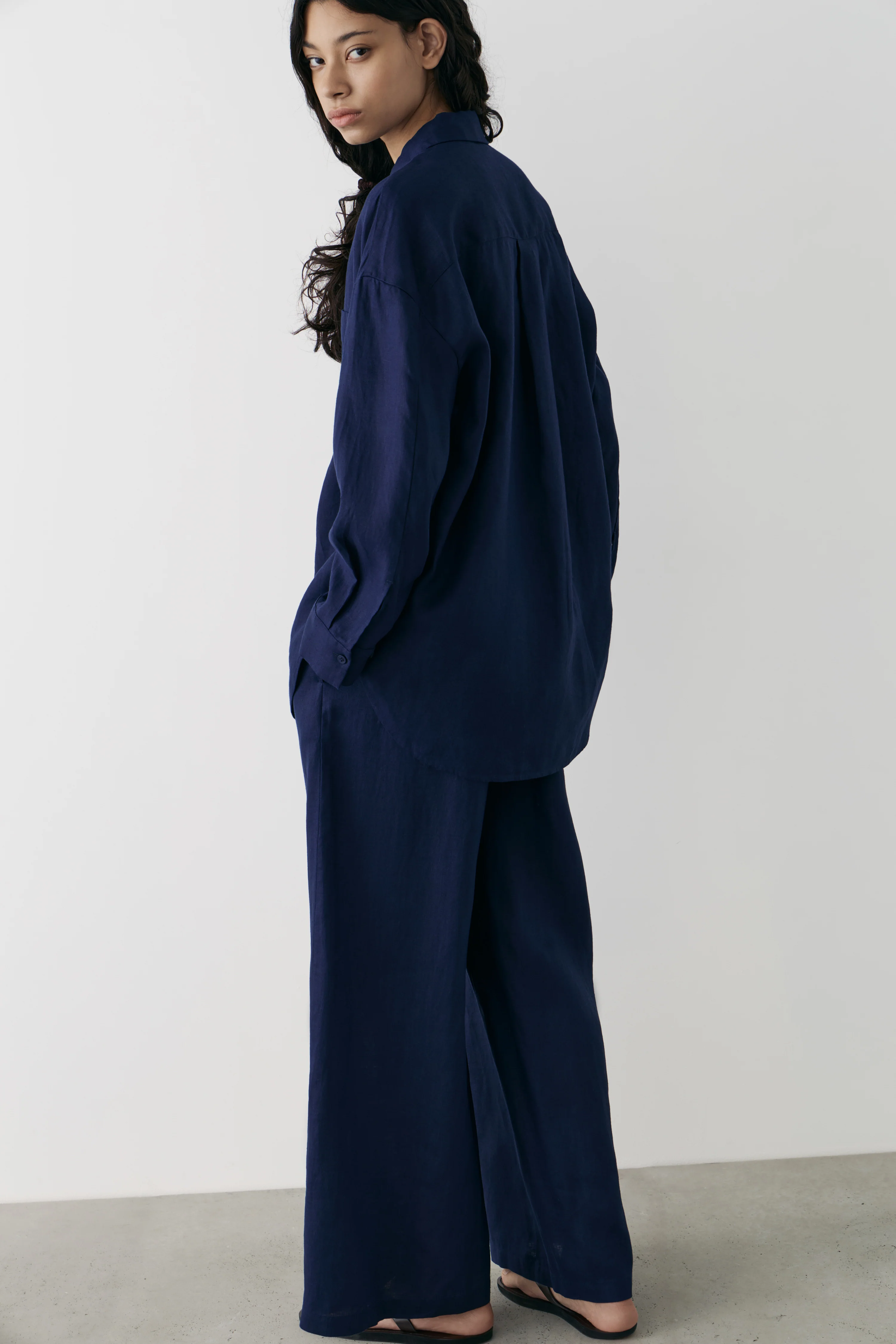 LOOSE-FIT WIDE-LEG LINEN TROUSERS - Image 4