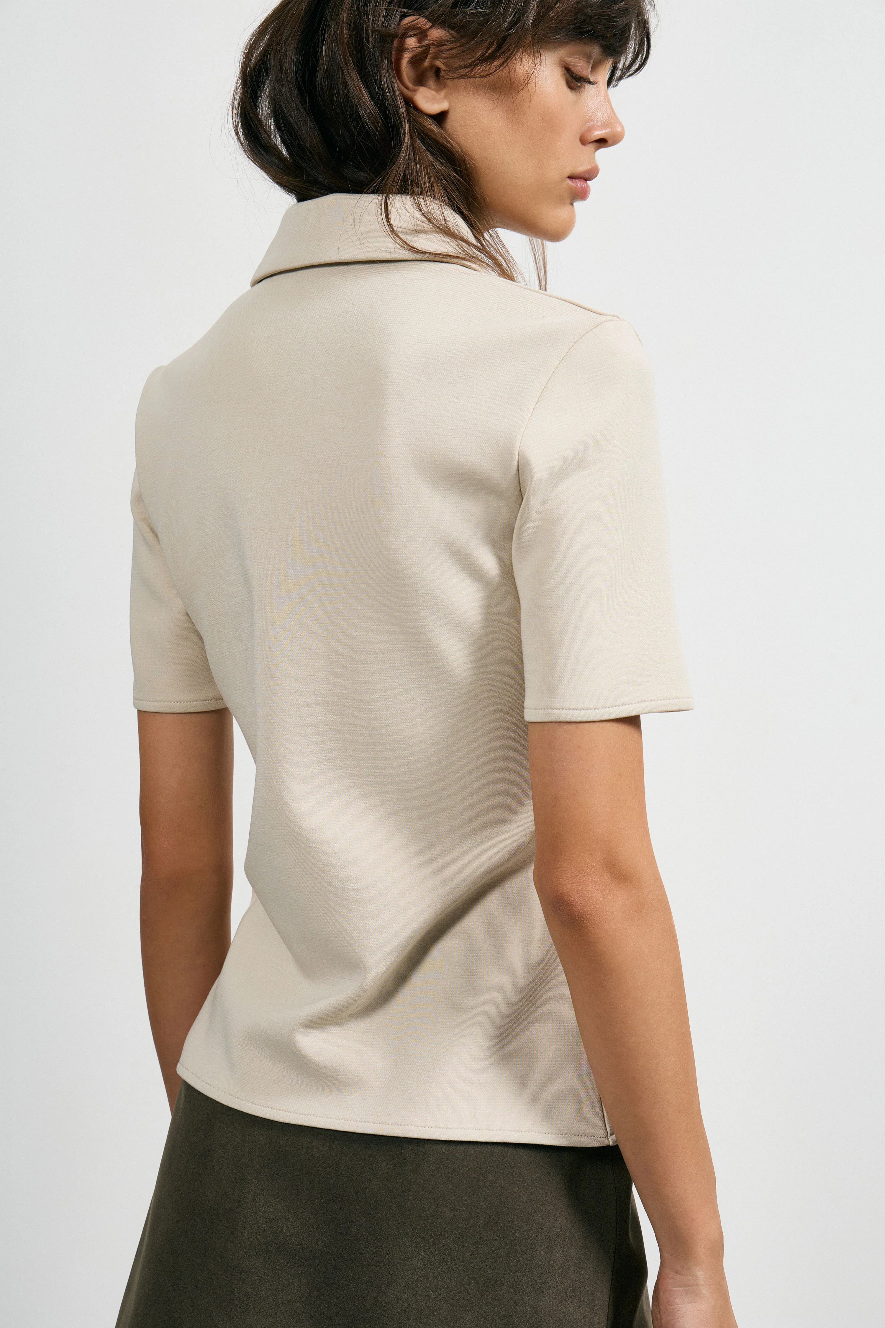 METAL-BUTTON INTERLOCK BLOUSE - Image 4