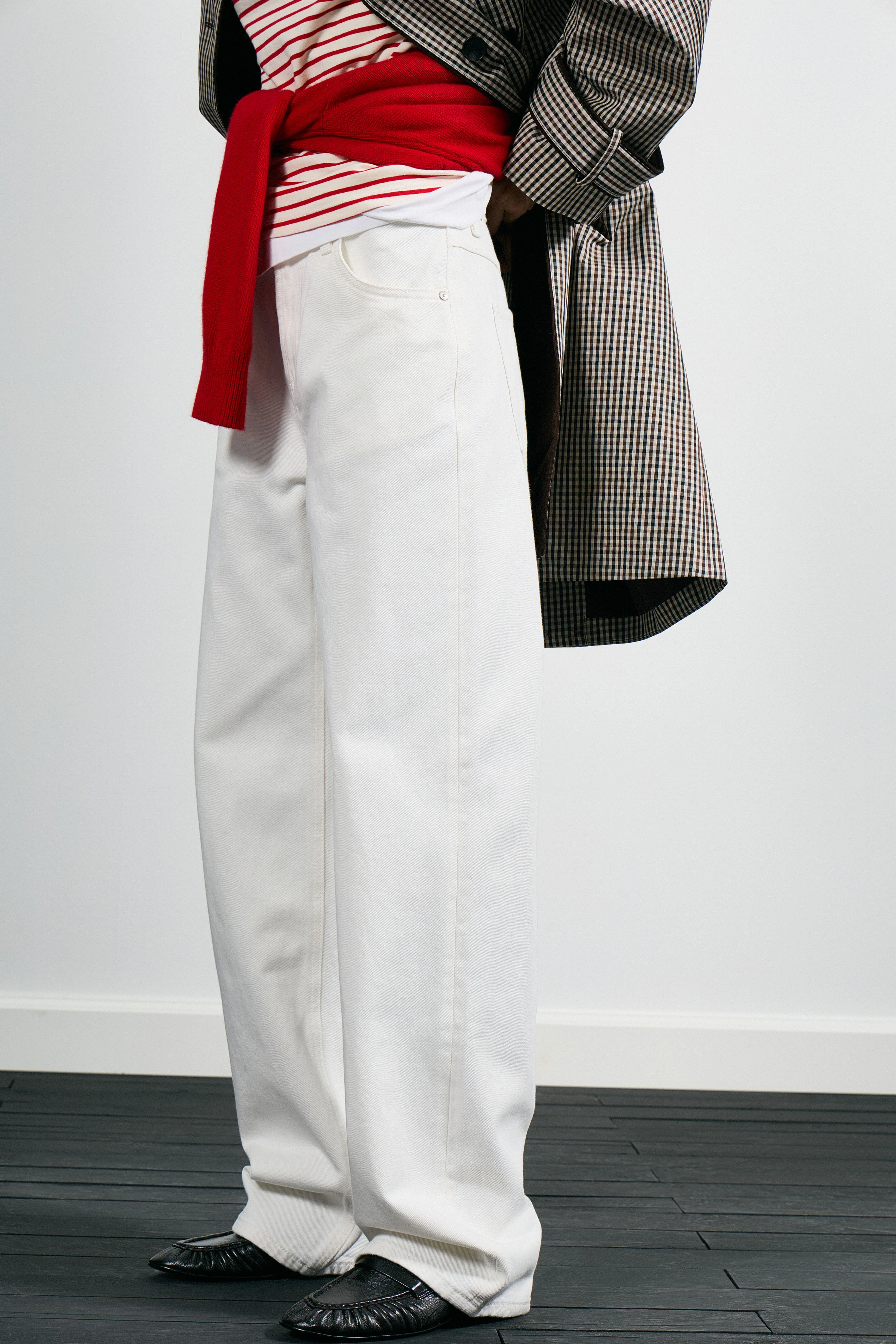 MID-WAIST RELAXED FIT JEANS - Image 3