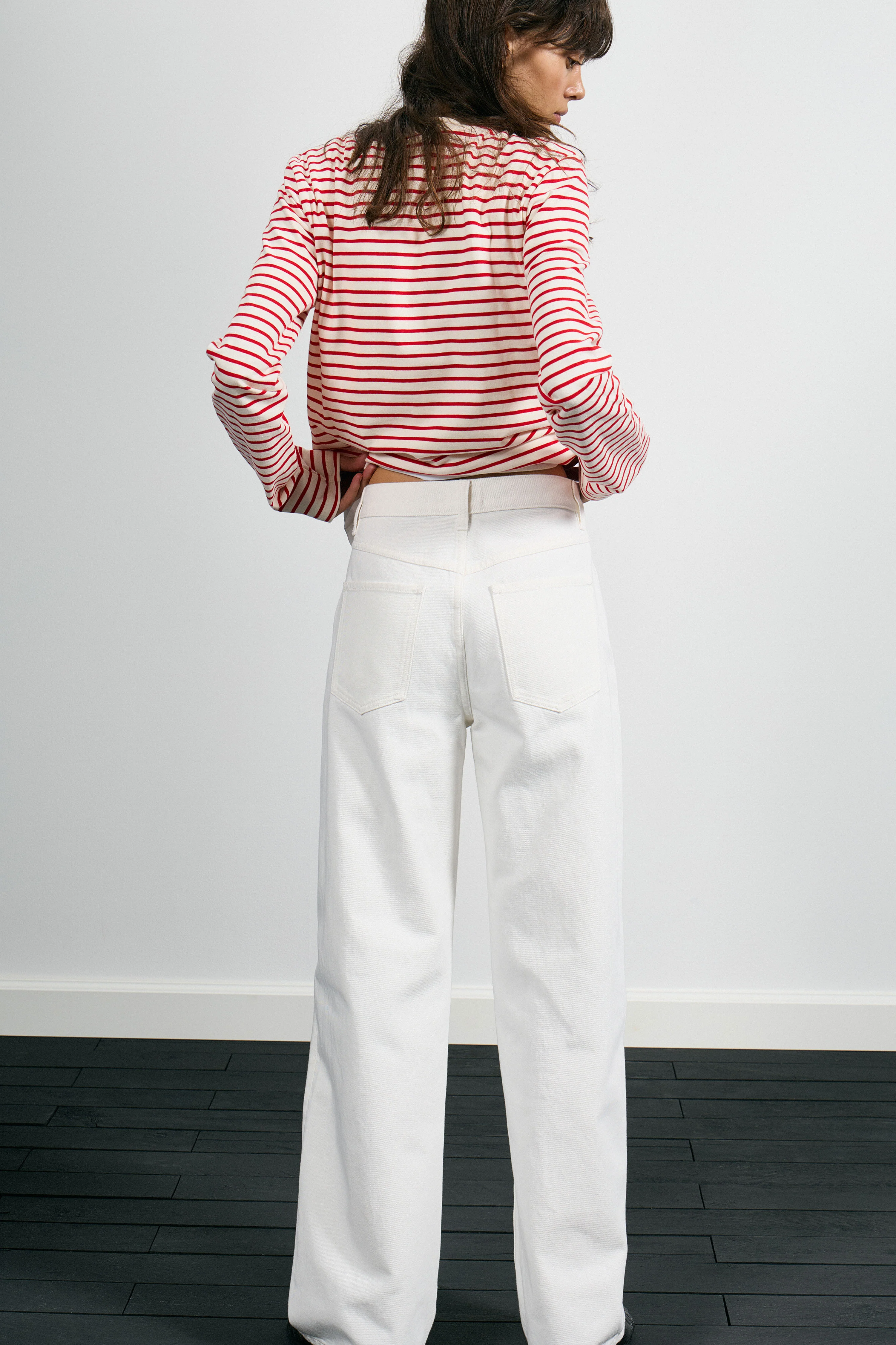 MID-WAIST RELAXED FIT JEANS - Image 4