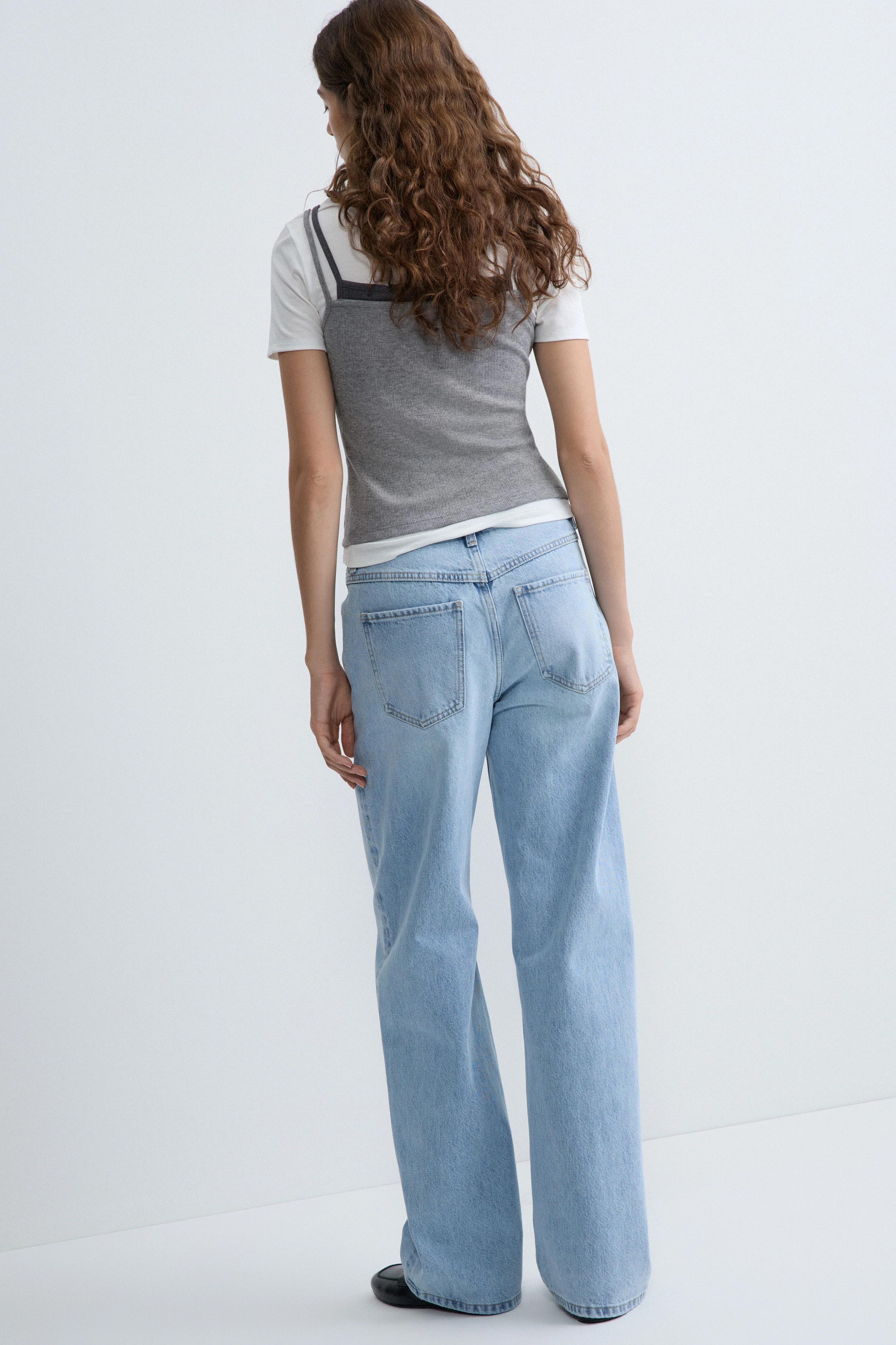 MID-WAIST RELAXED FIT JEANS - Image 4