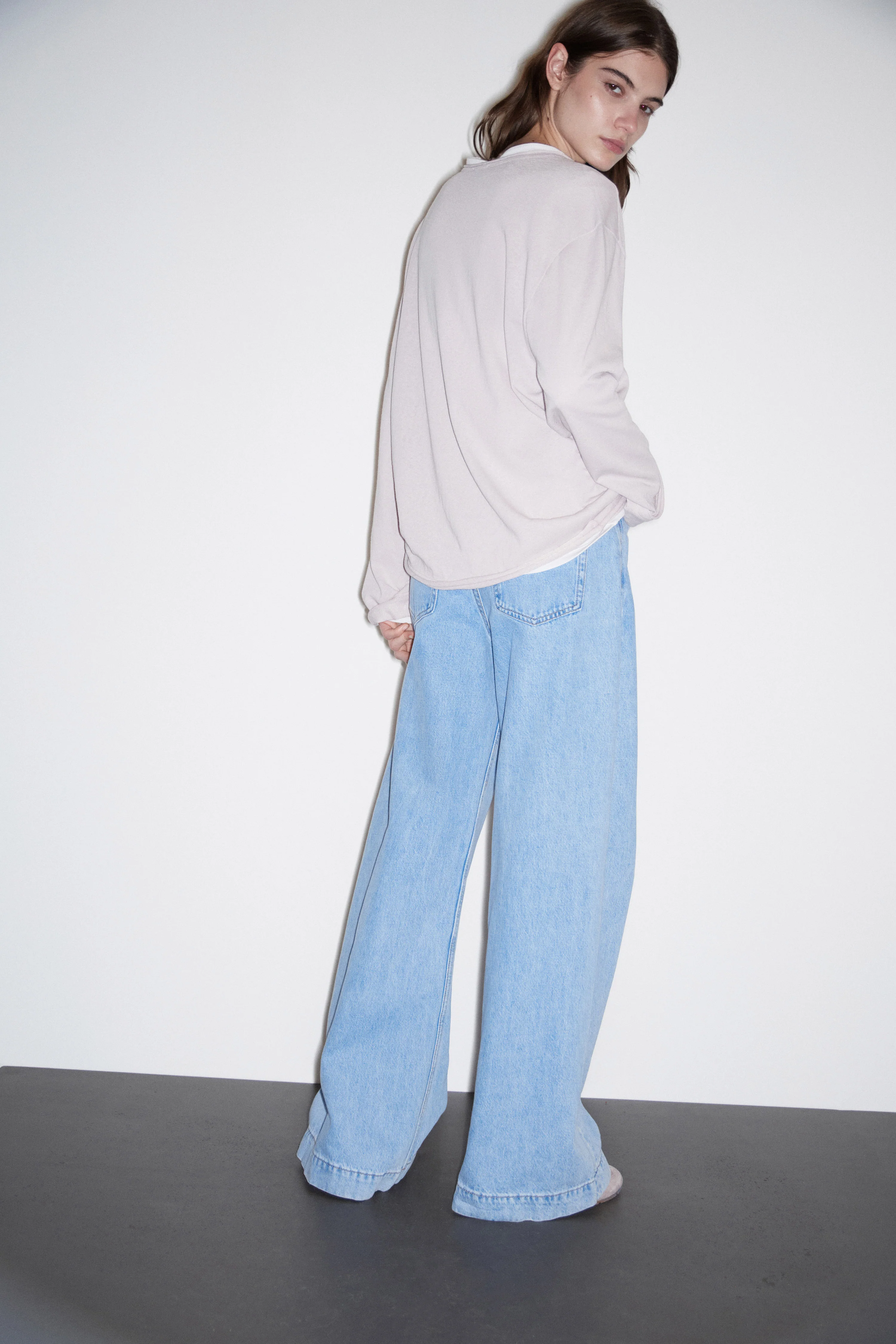 OVERSIZED LONG SLEEVE T-SHIRT - Image 4