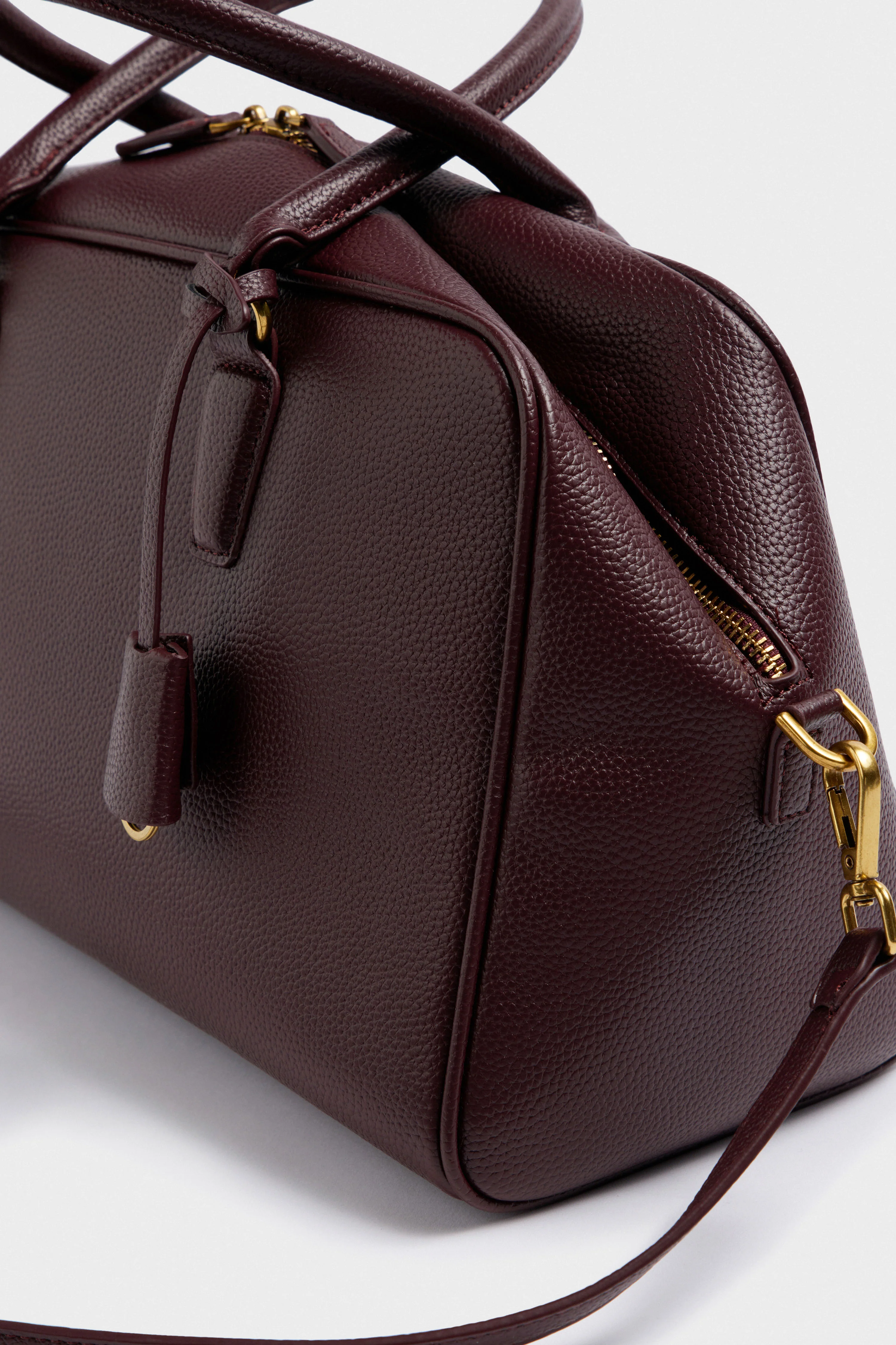 PENDANT-DETAIL FAUX LEATHER BAG - Image 6