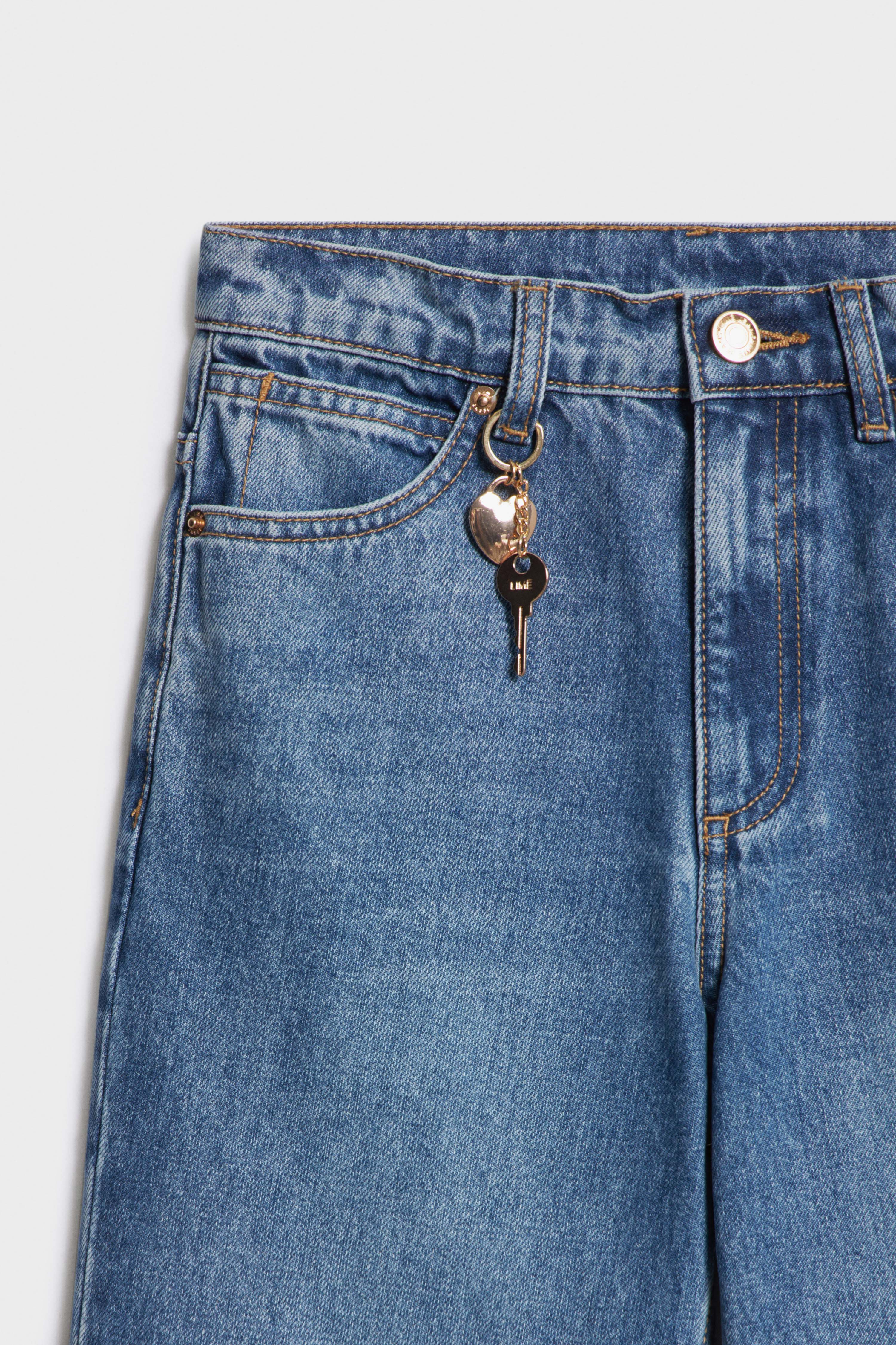 PENDANT-DETAIL STRAIGHT JEANS - Image 7