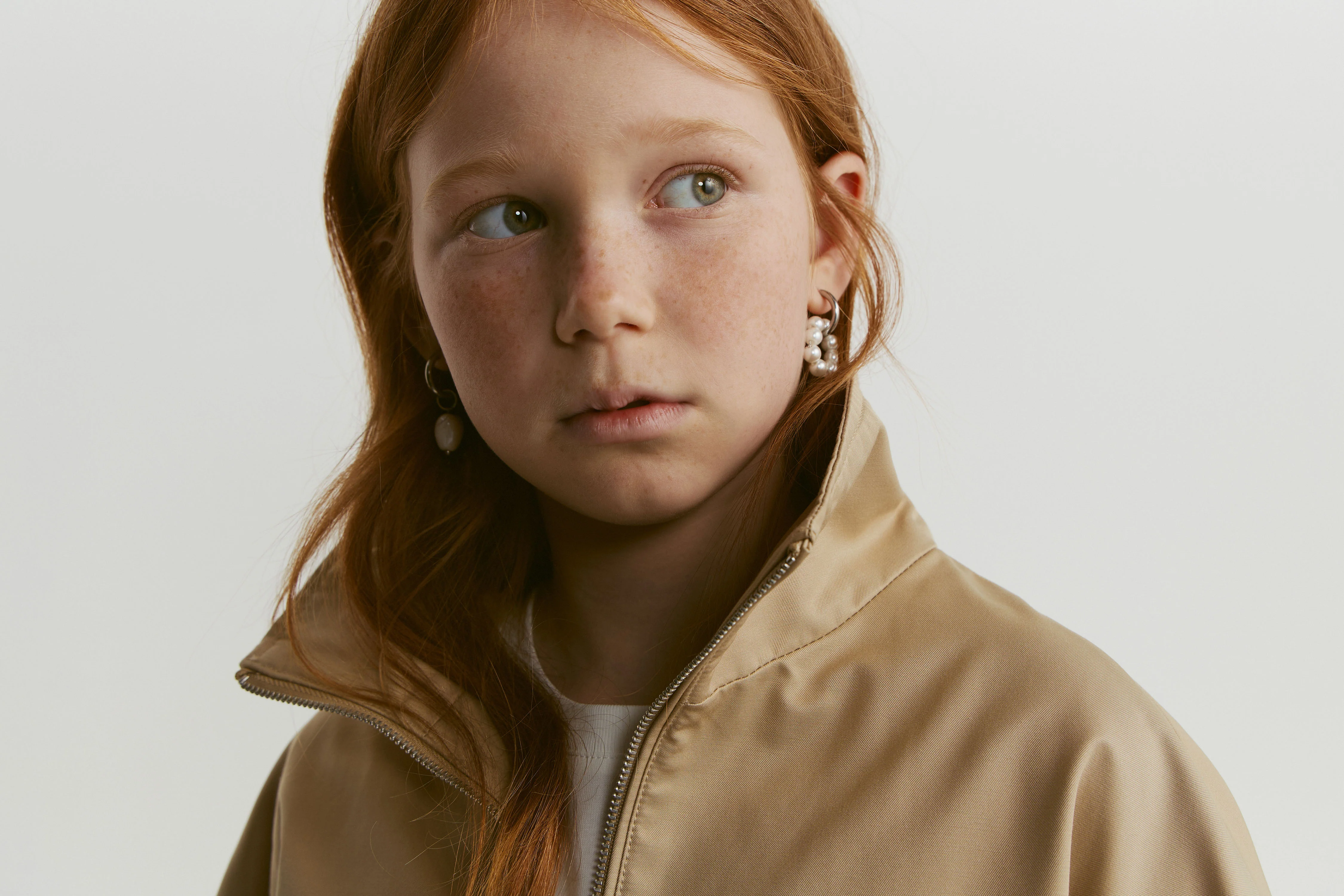 PENDANT-DETAIL ASYMMETRIC EARRINGS - Image 2