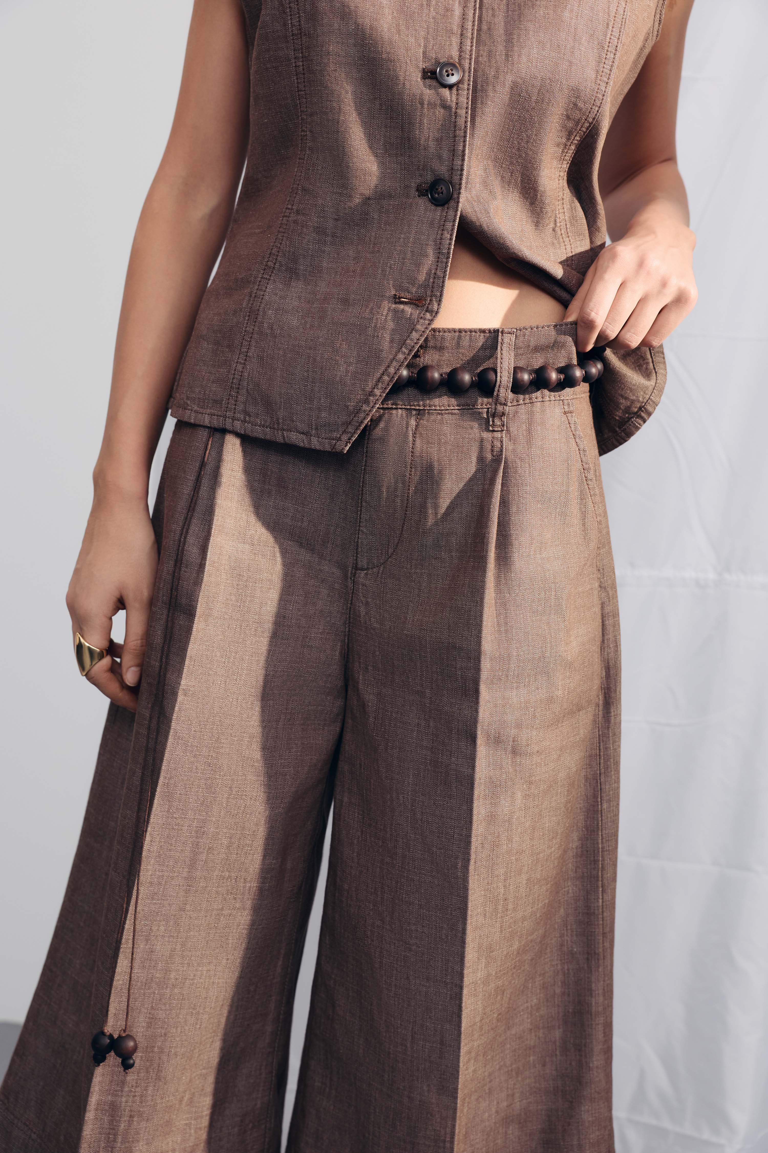PLEATED DENIM BERMUDA SHORTS - Image 4