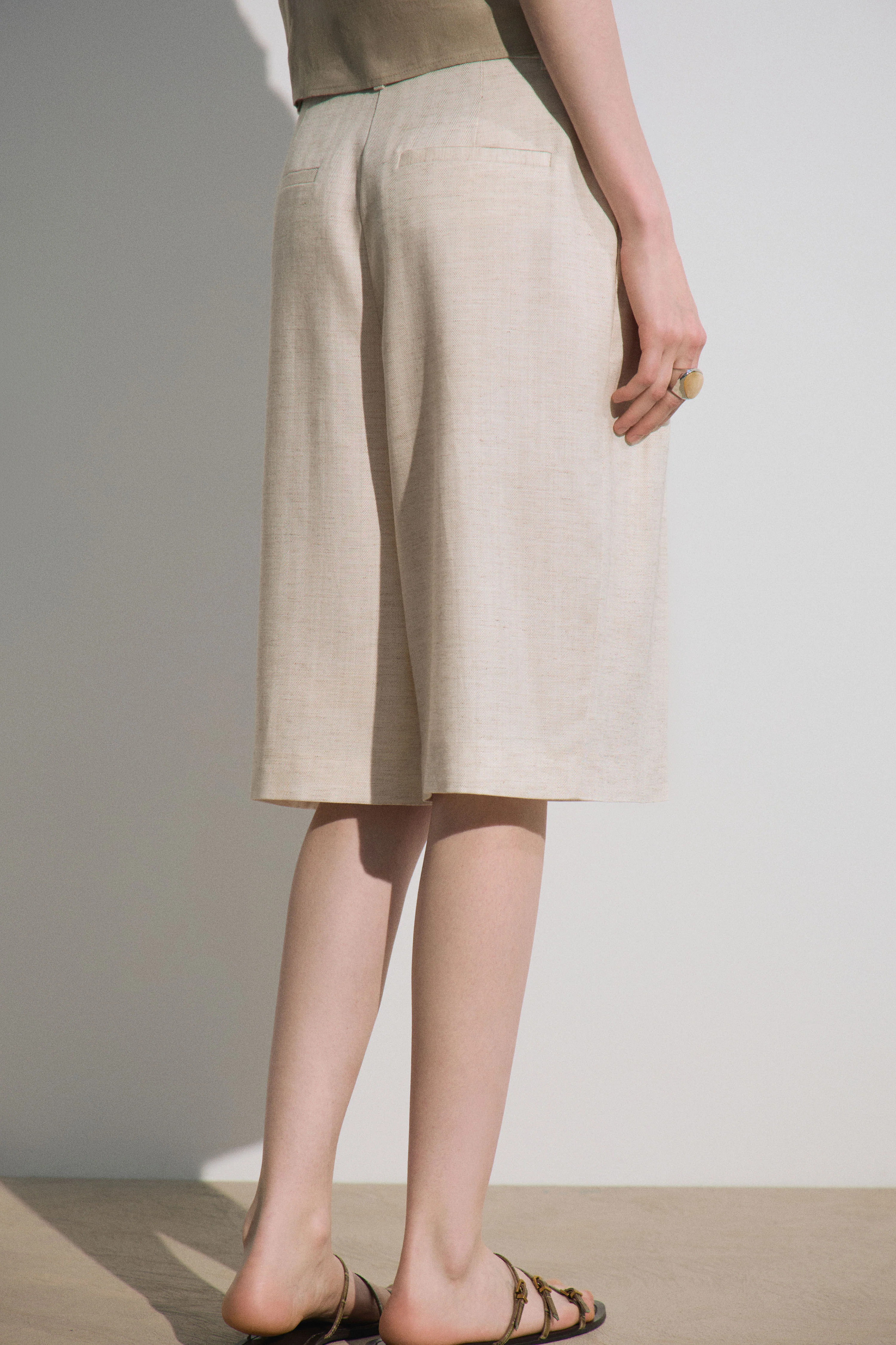 PLEATED LYOCELL-LINEN BERMUDA SHORTS - Image 4