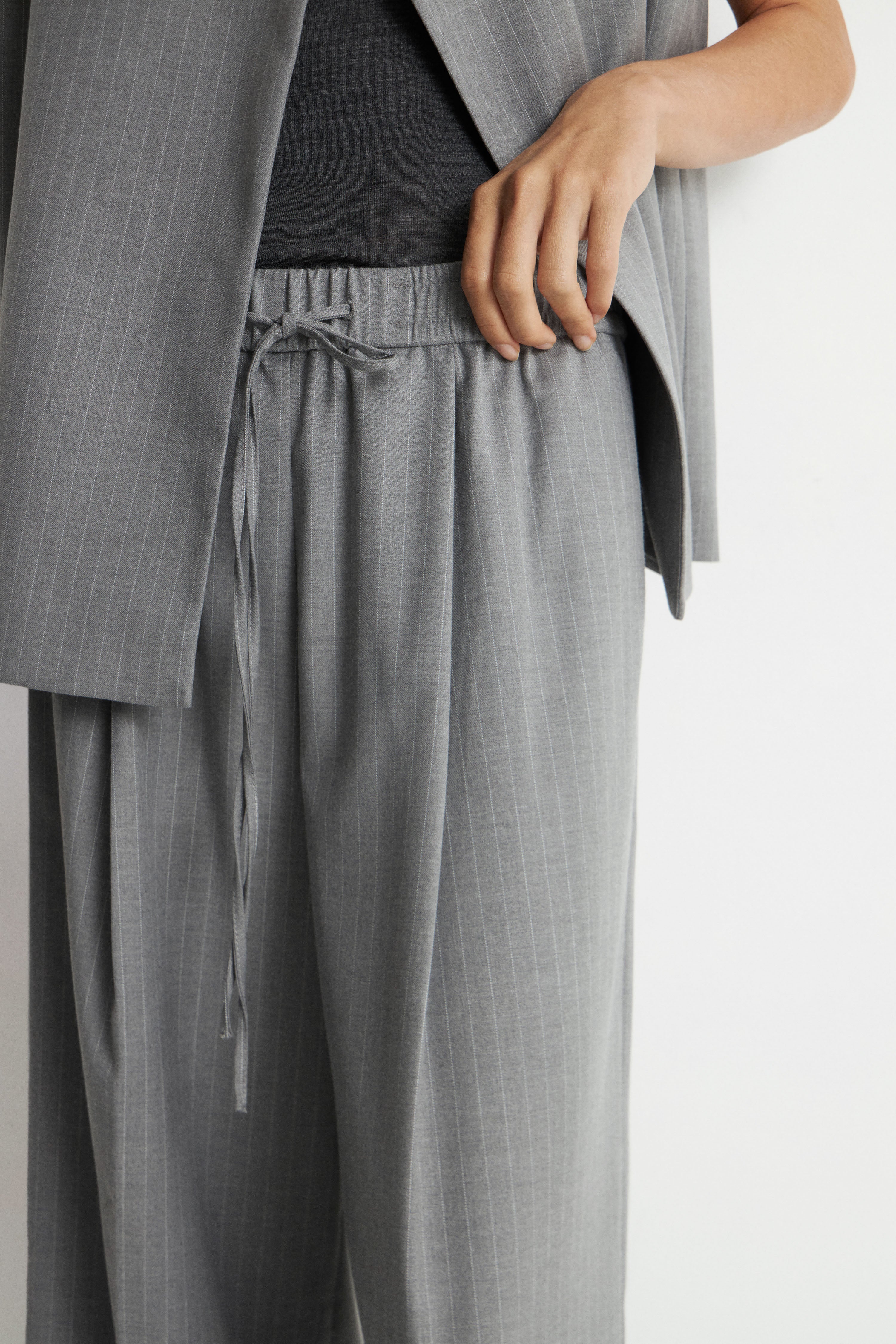 PLEATED VISCOSE-WOOL TROUSERS - Image 3