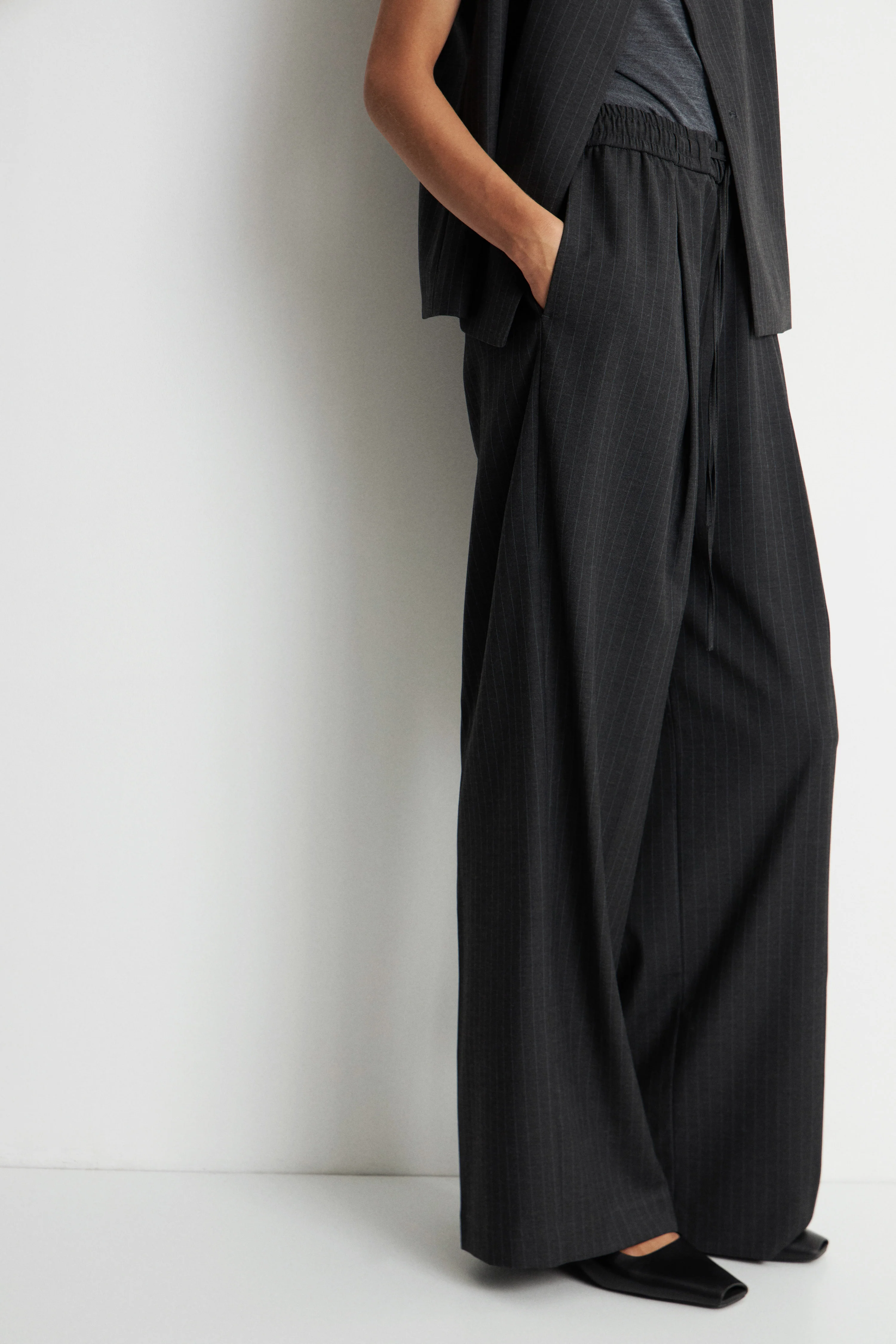PLEATED VISCOSE-WOOL TROUSERS - Image 3