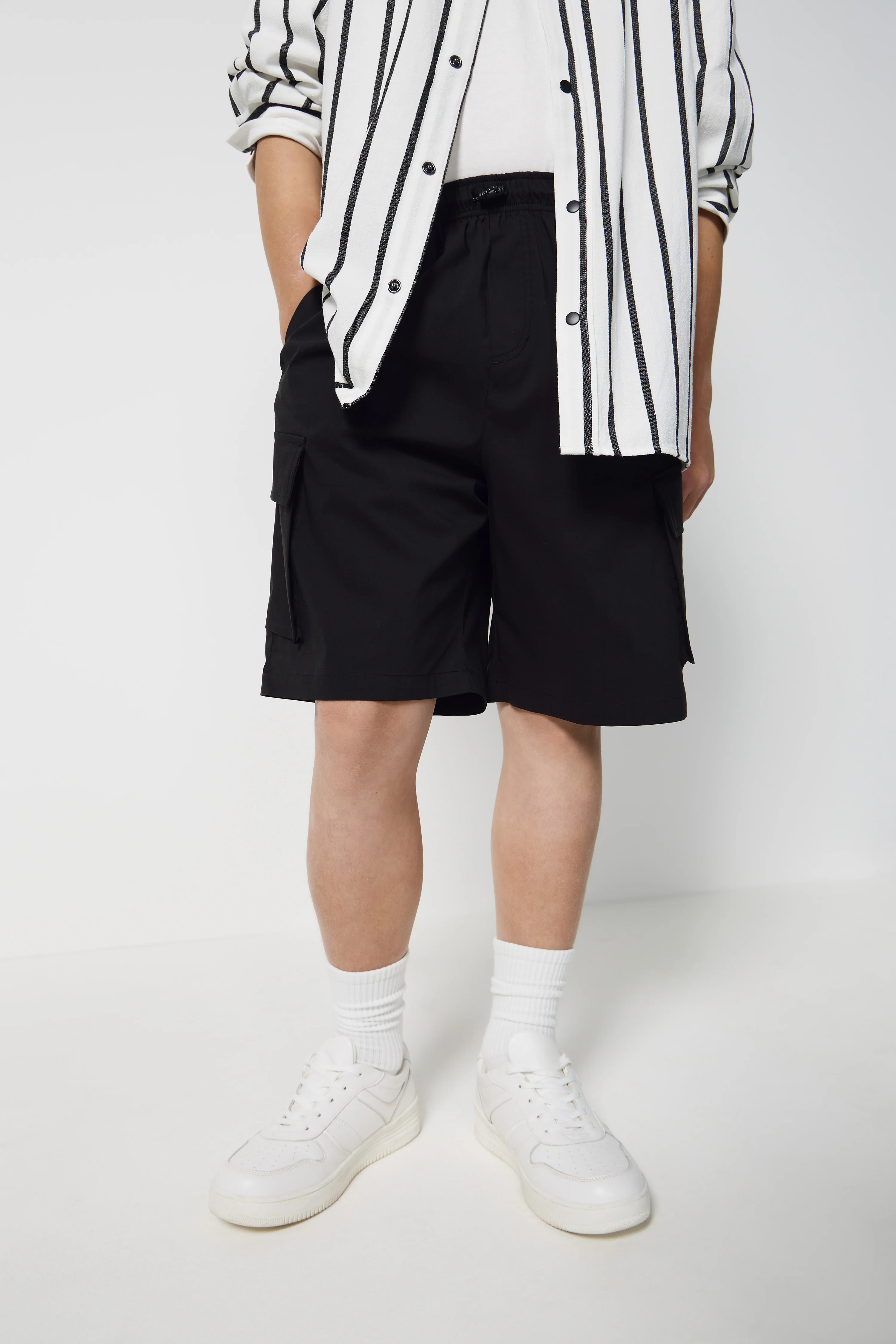 POCKET-DETAIL BAGGY SHORTS - Image 2