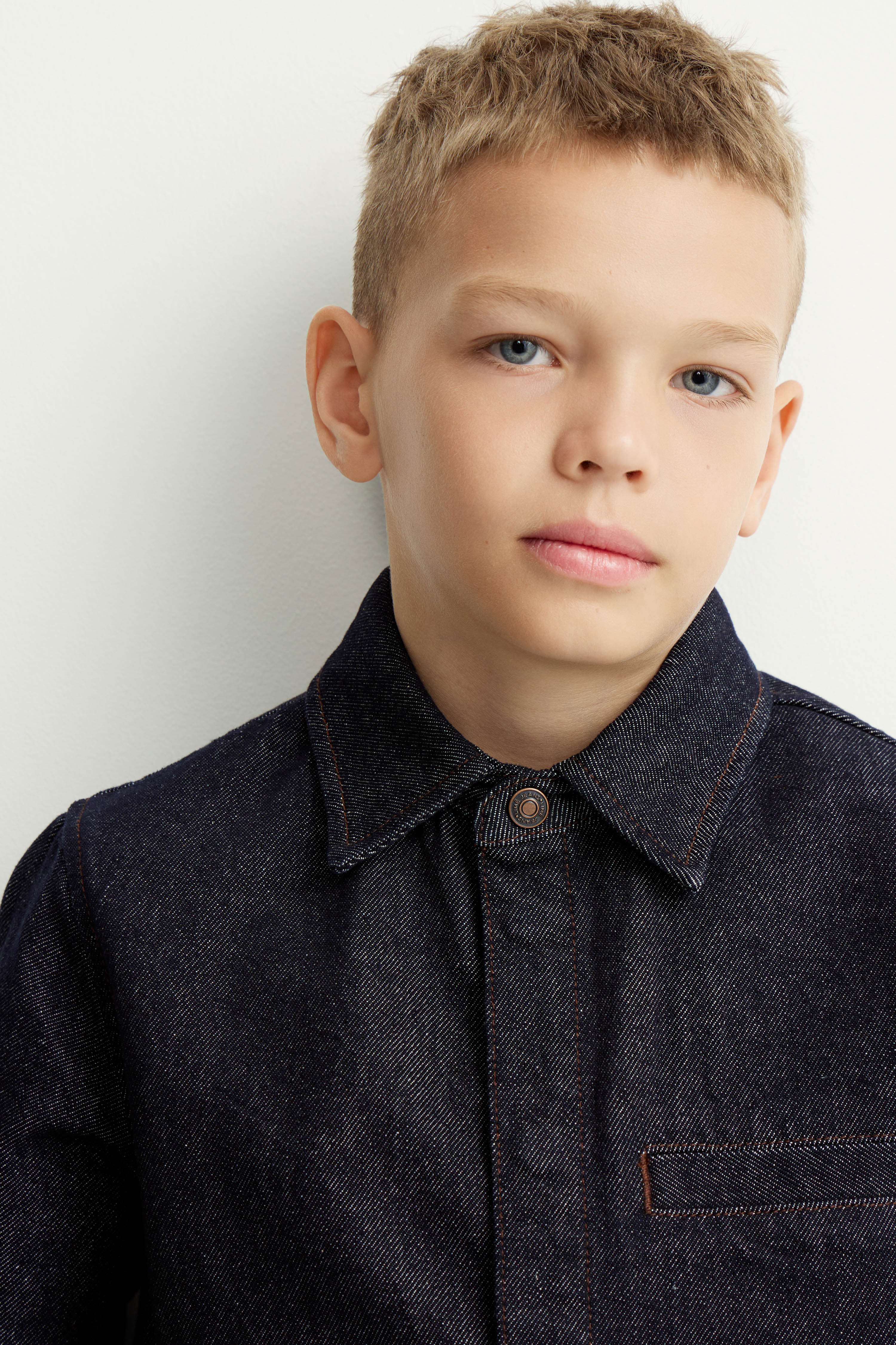 POCKET-DETAIL DENIM SHIRT - Image 4