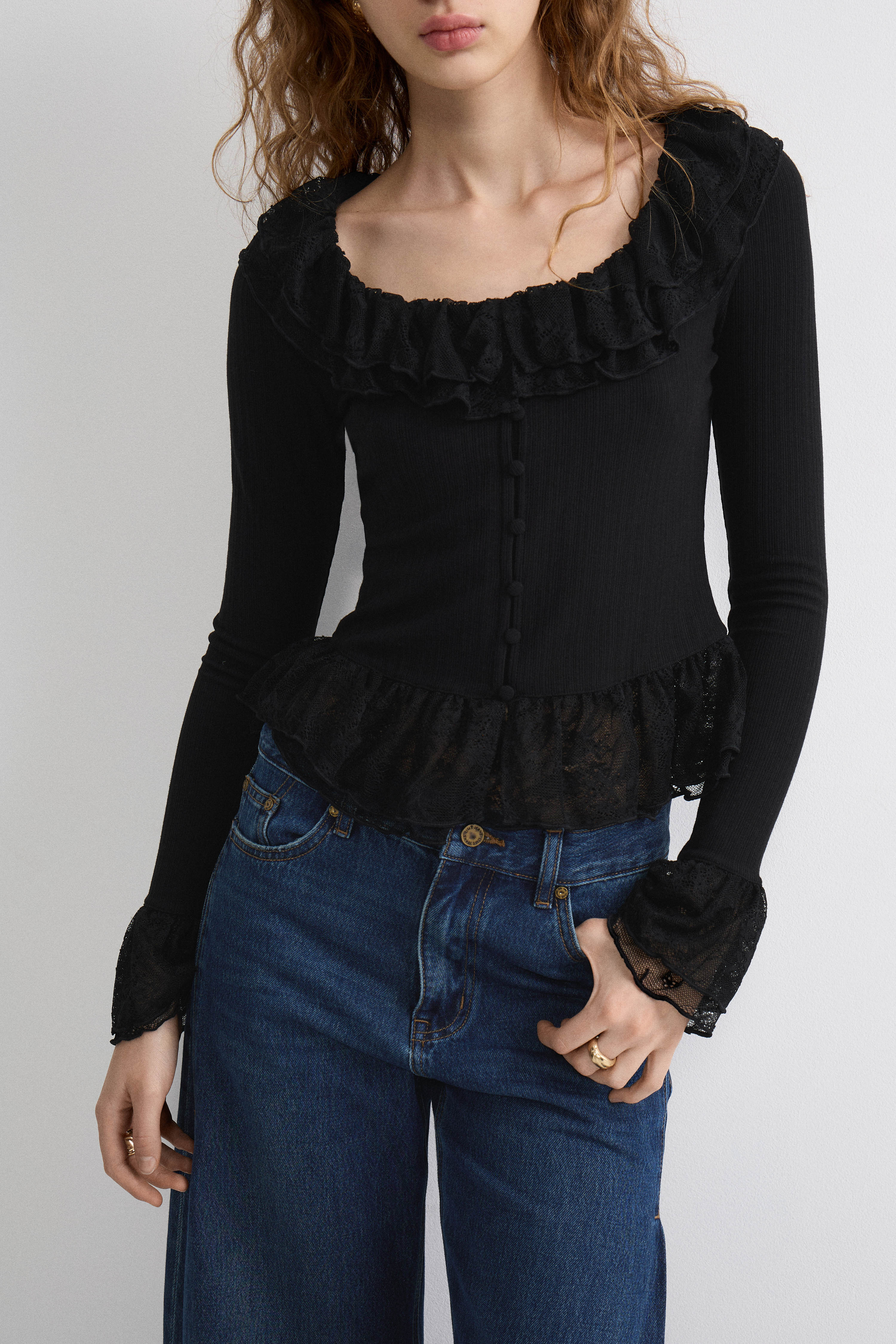 RUFFLE-DETAIL VISCOSE BLOUSE