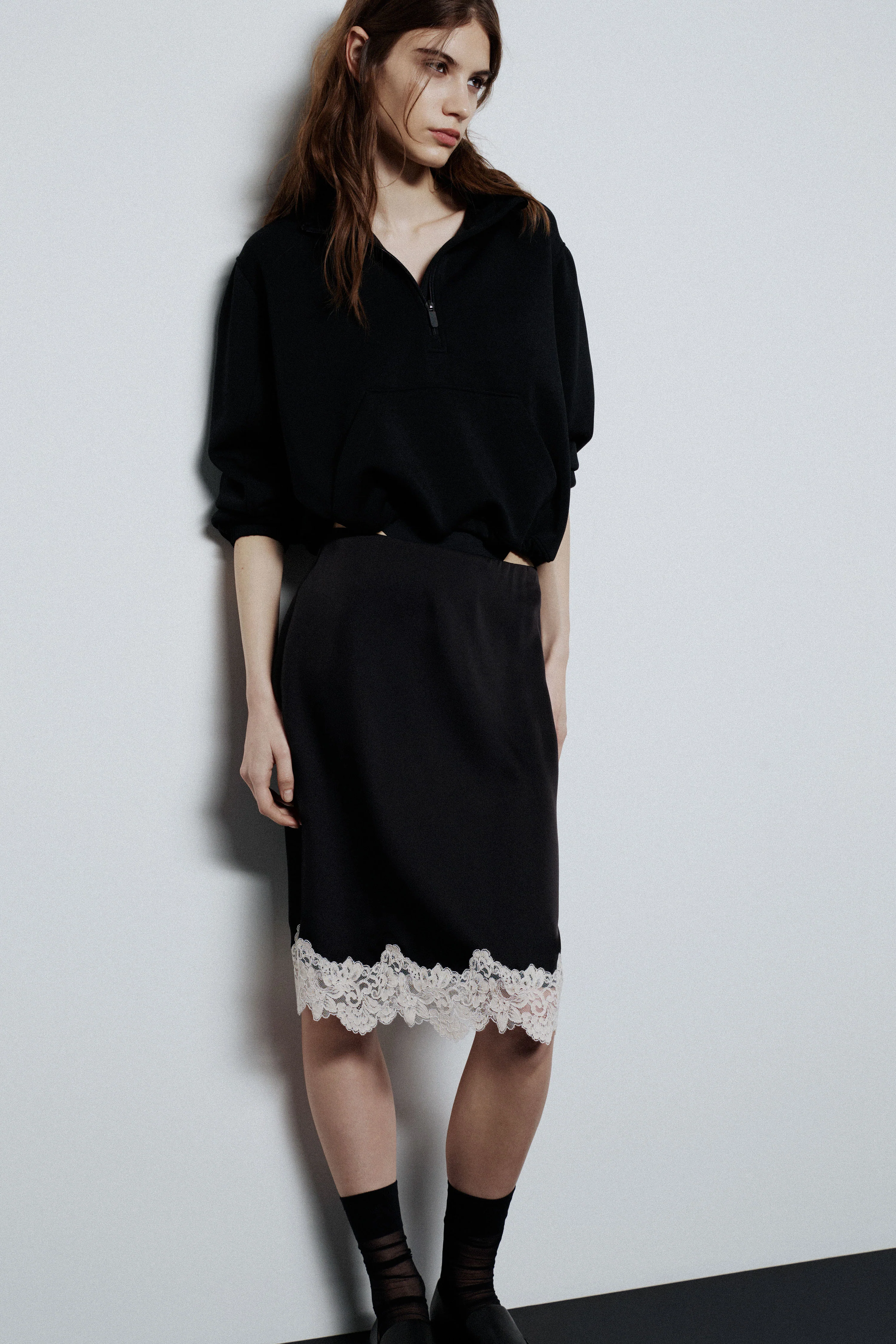 SATIN AND LACE MIDI SKIRT - Image 3