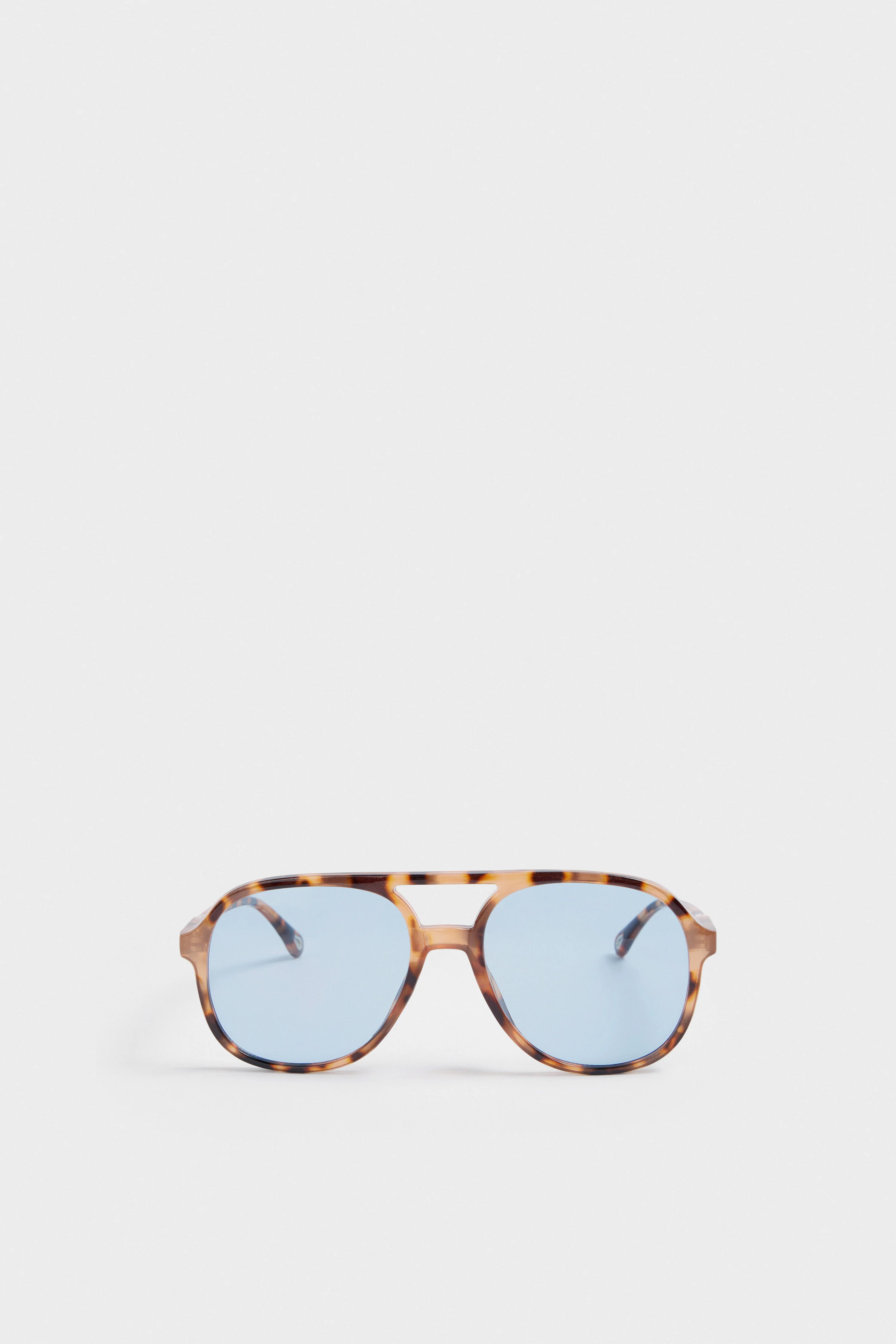 SUNGLASSES WITH UV-PROTECTIVE LENSES