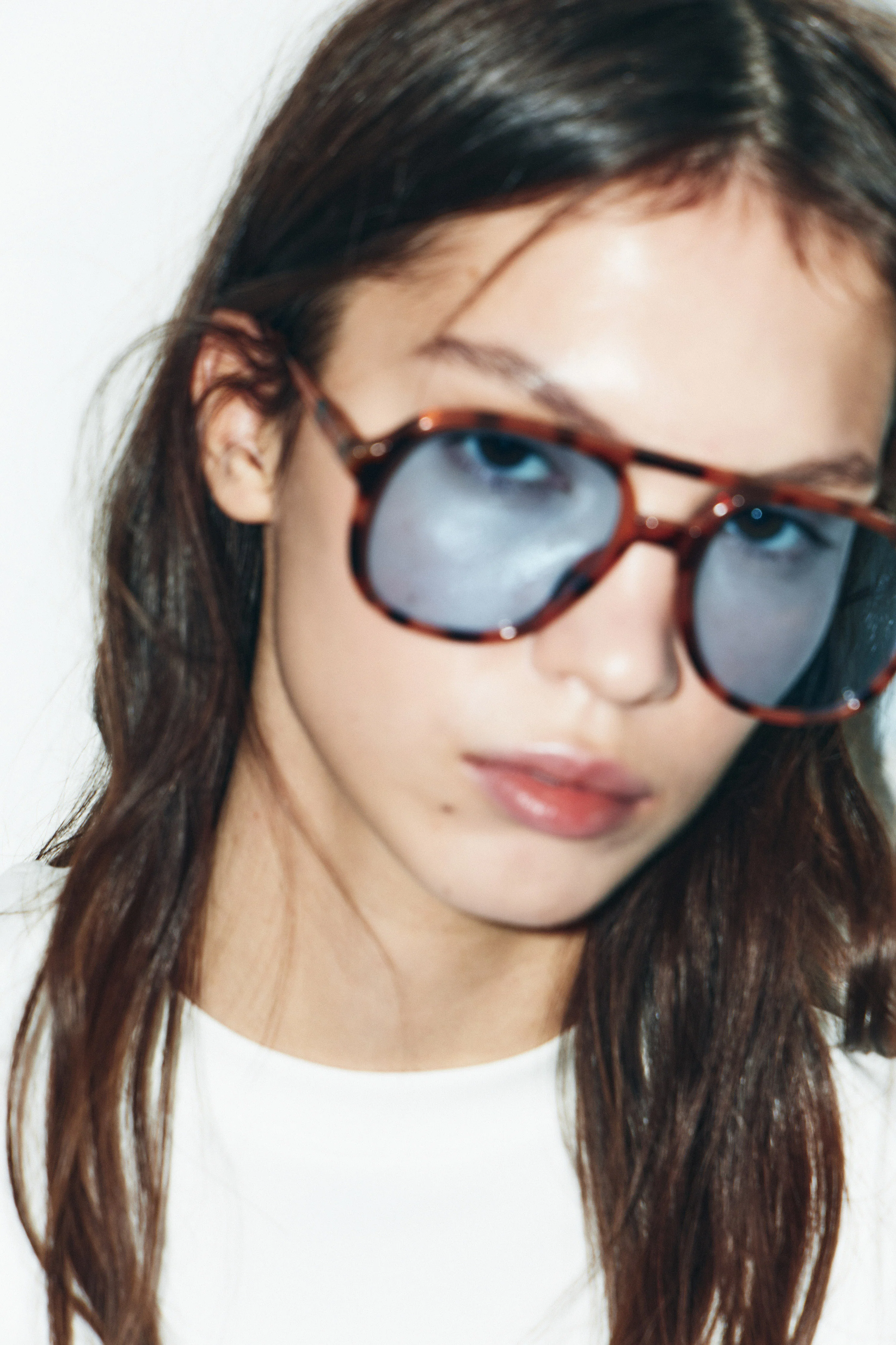 SUNGLASSES WITH UV-PROTECTIVE LENSES - Image 5
