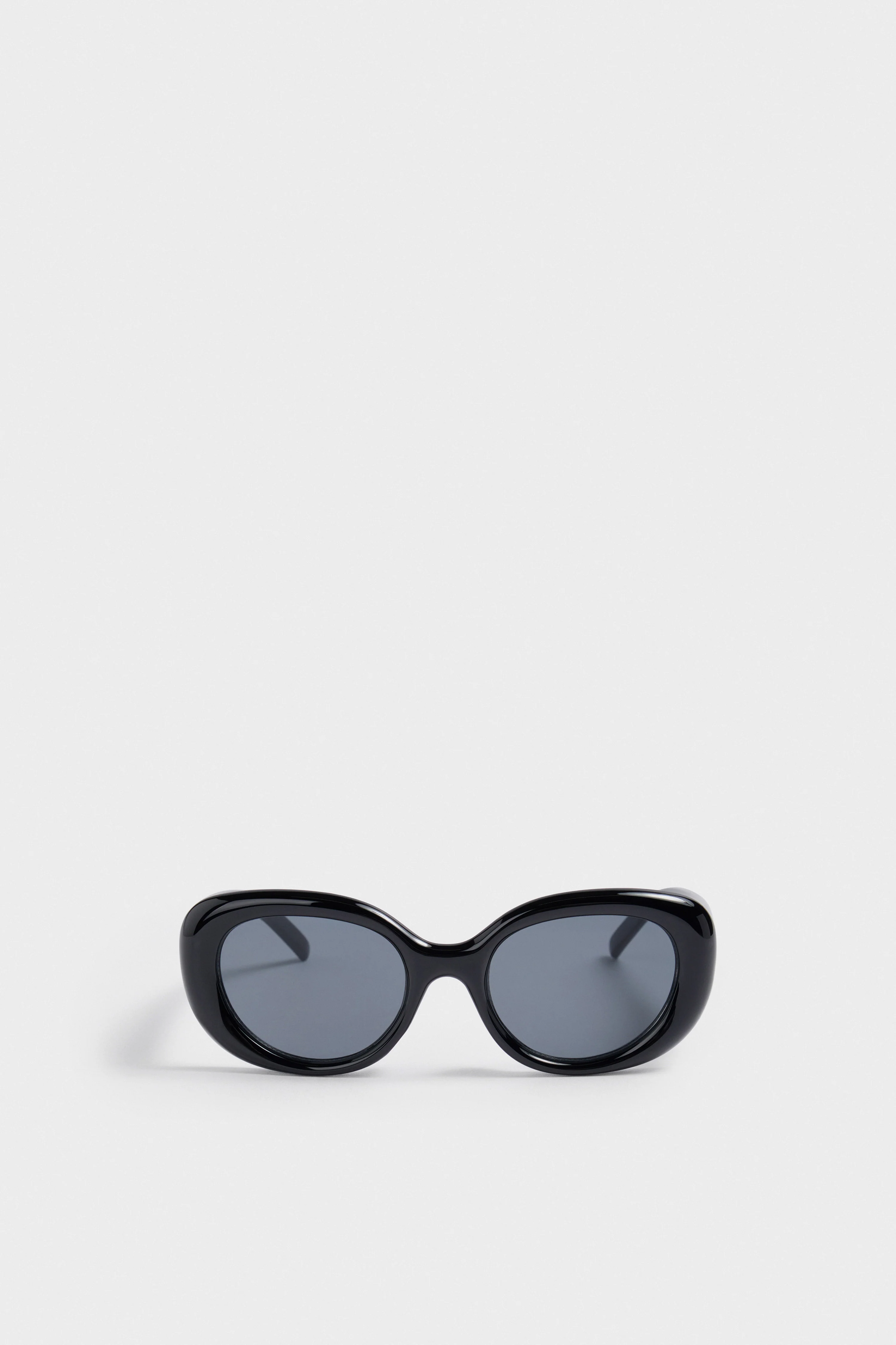 SUNGLASSES WITH UV-PROTECTIVE LENSES