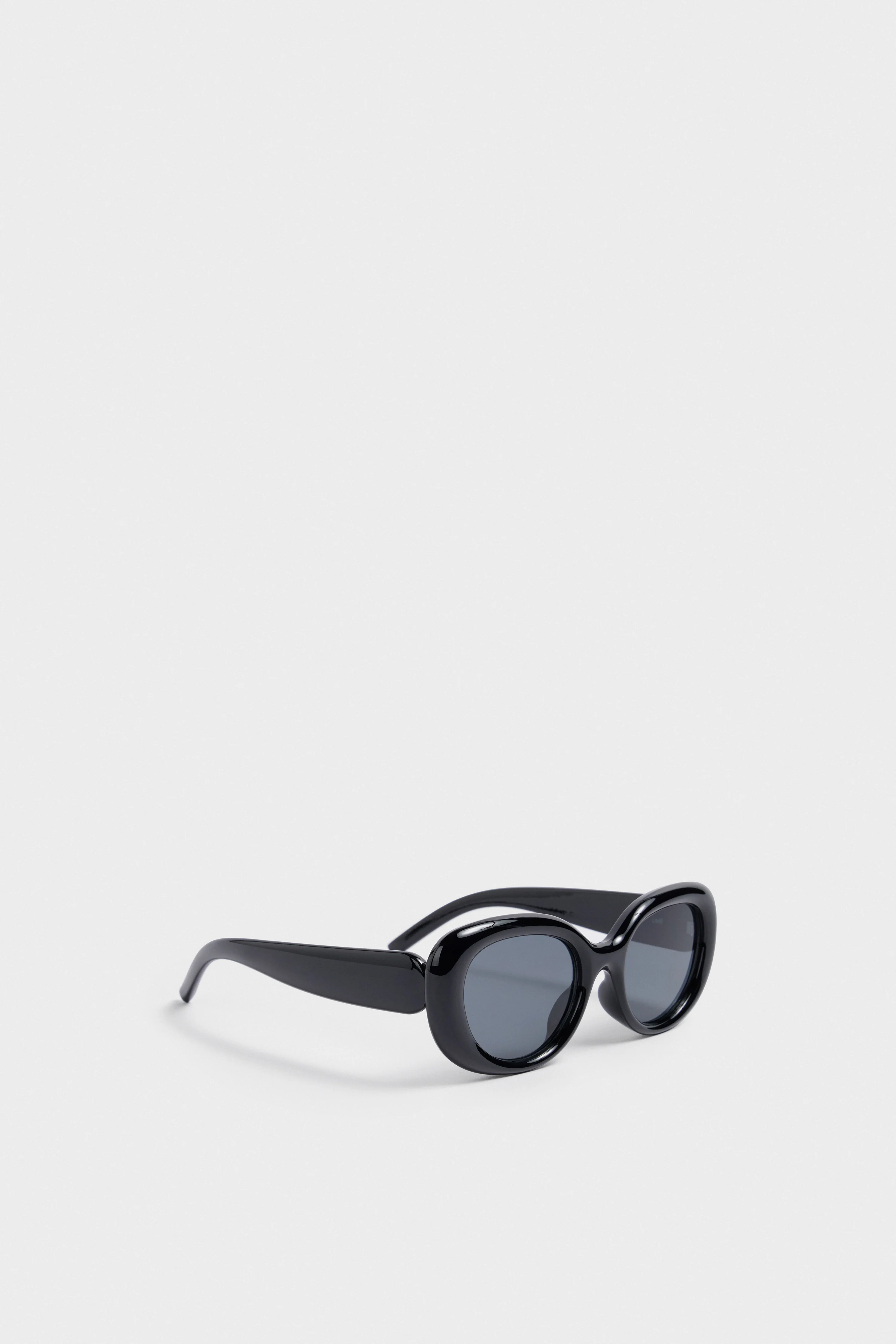 SUNGLASSES WITH UV-PROTECTIVE LENSES - Image 2