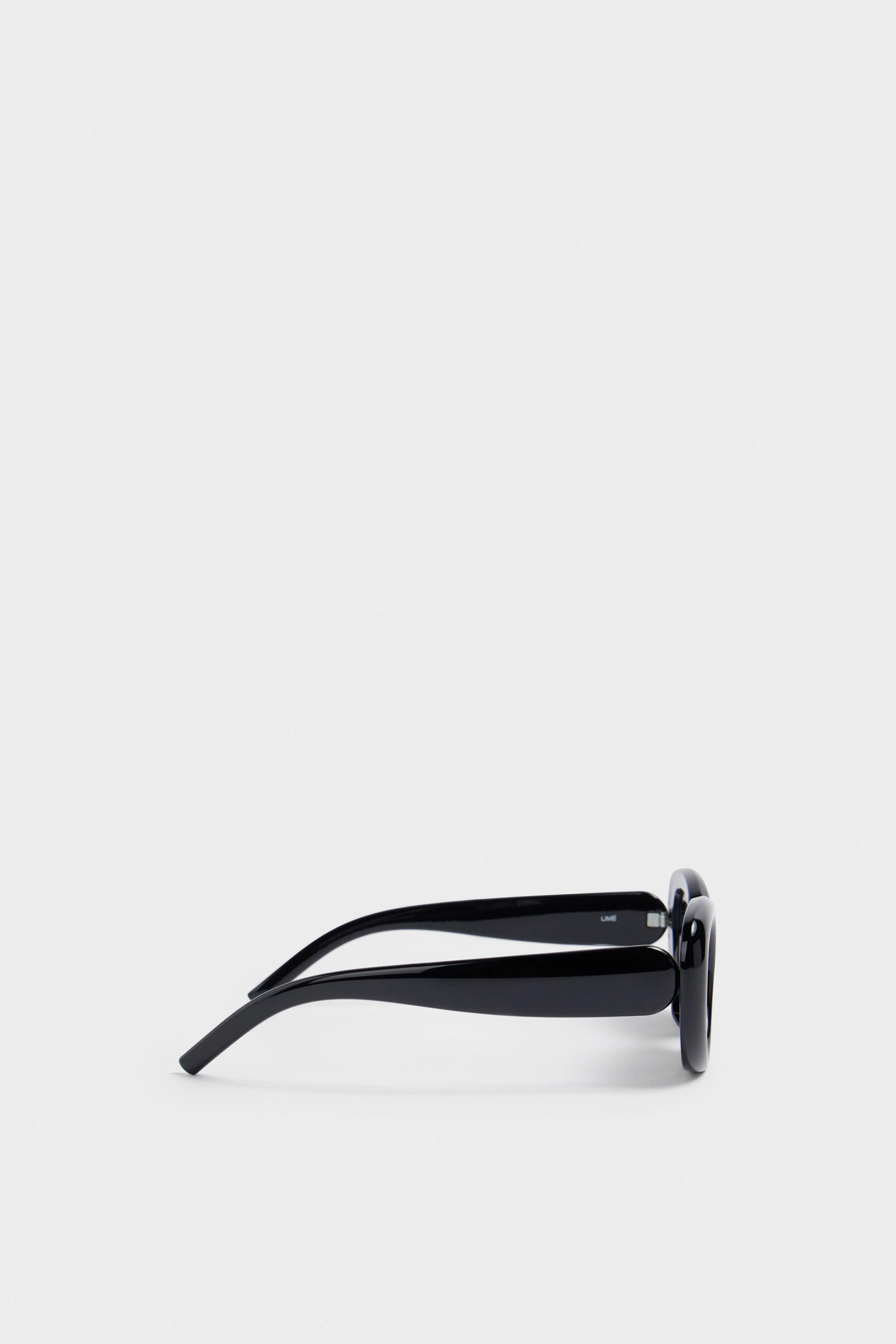 SUNGLASSES WITH UV-PROTECTIVE LENSES - Image 3
