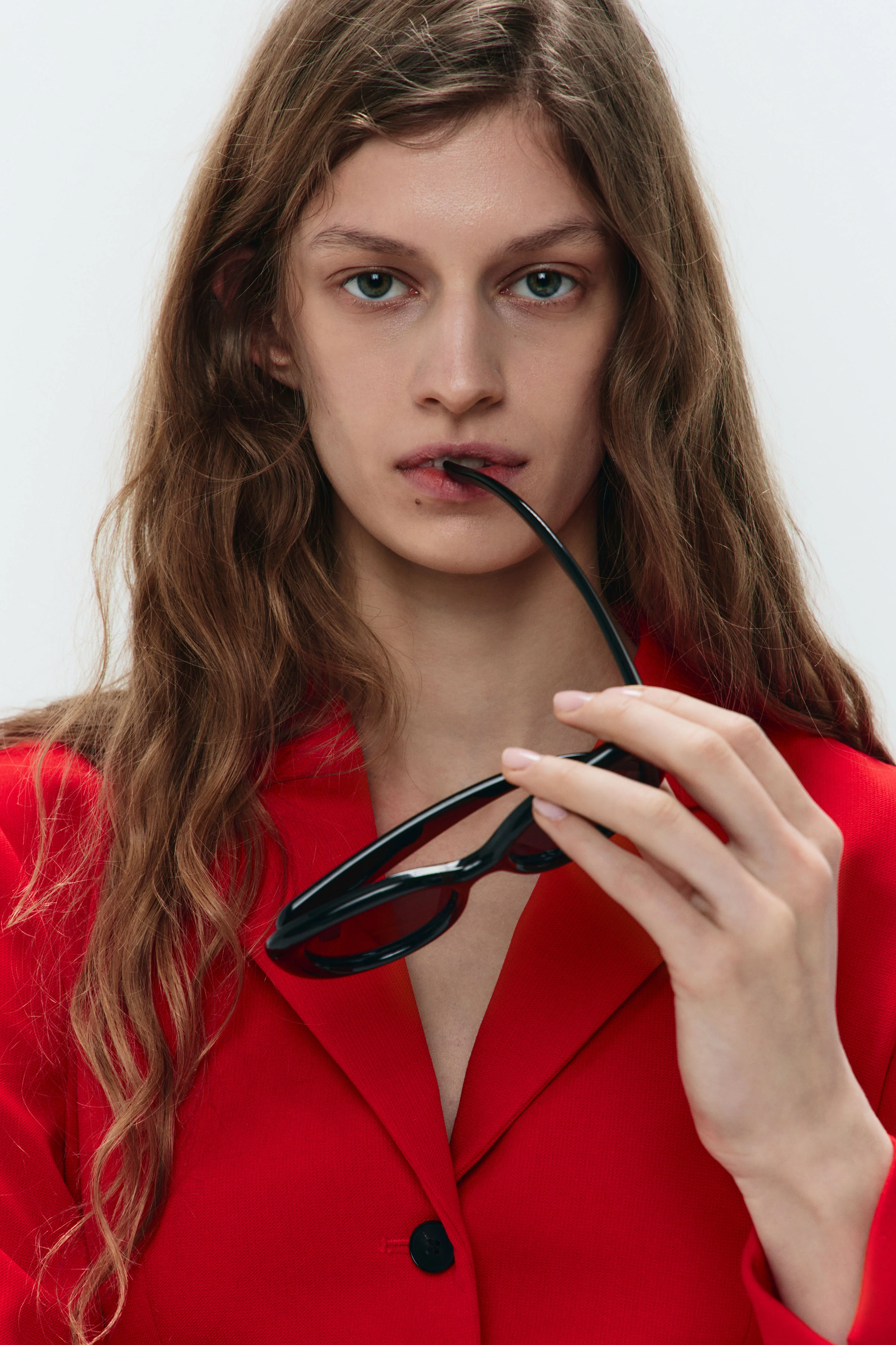 SUNGLASSES WITH UV-PROTECTIVE LENSES - Image 5