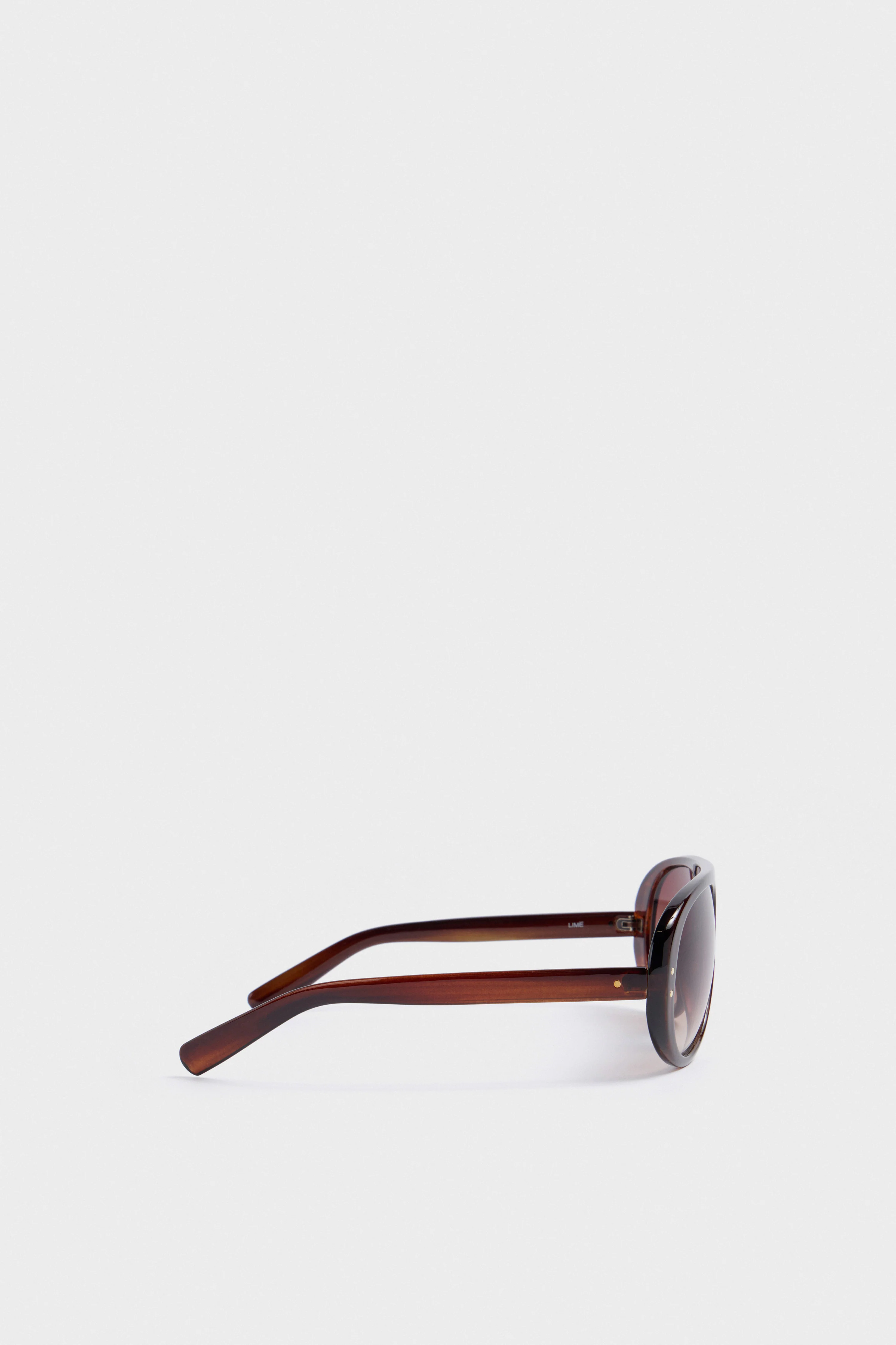 SUNGLASSES WITH UV-PROTECTIVE LENSES - Image 3