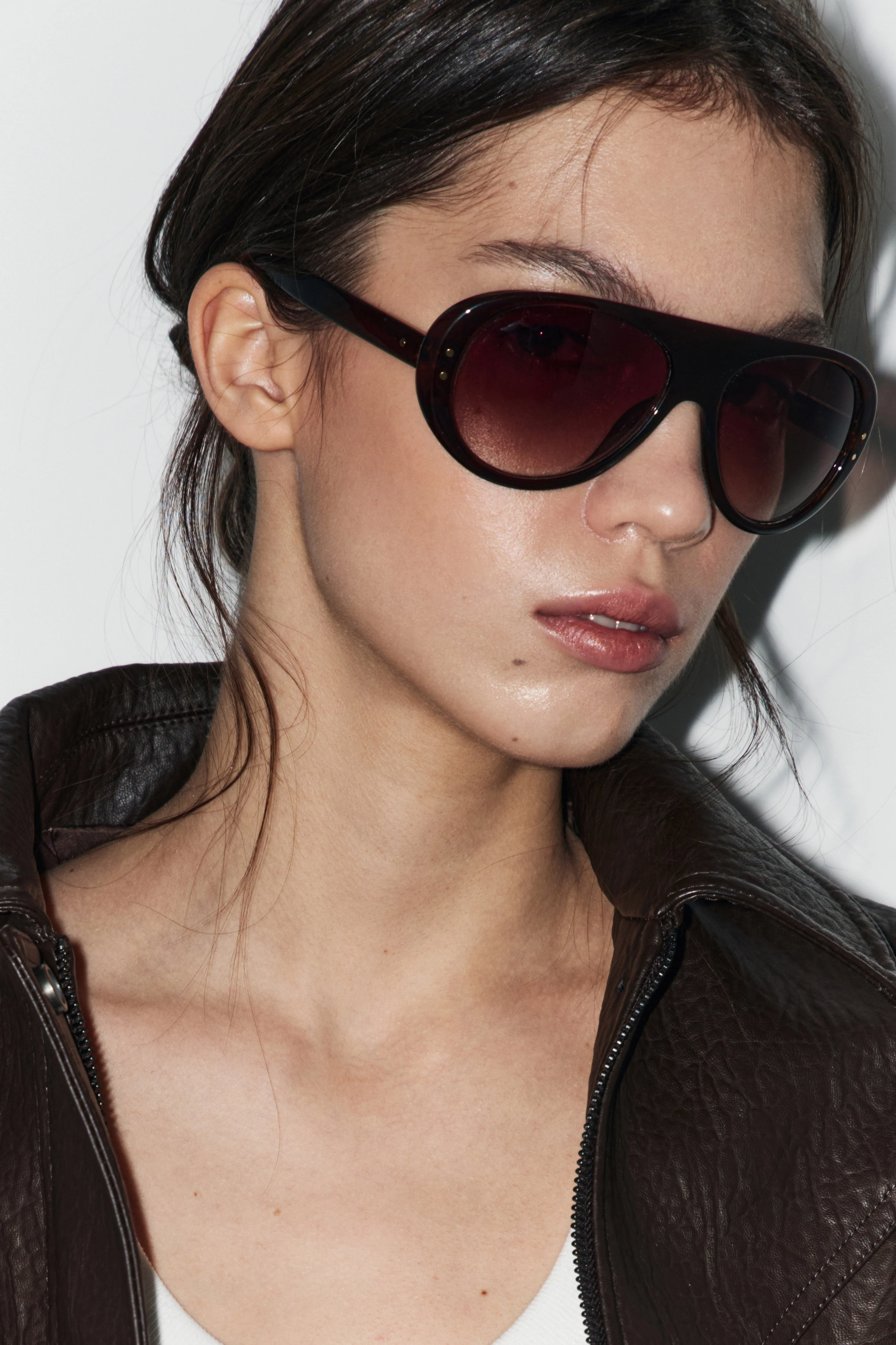 SUNGLASSES WITH UV-PROTECTIVE LENSES - Image 4