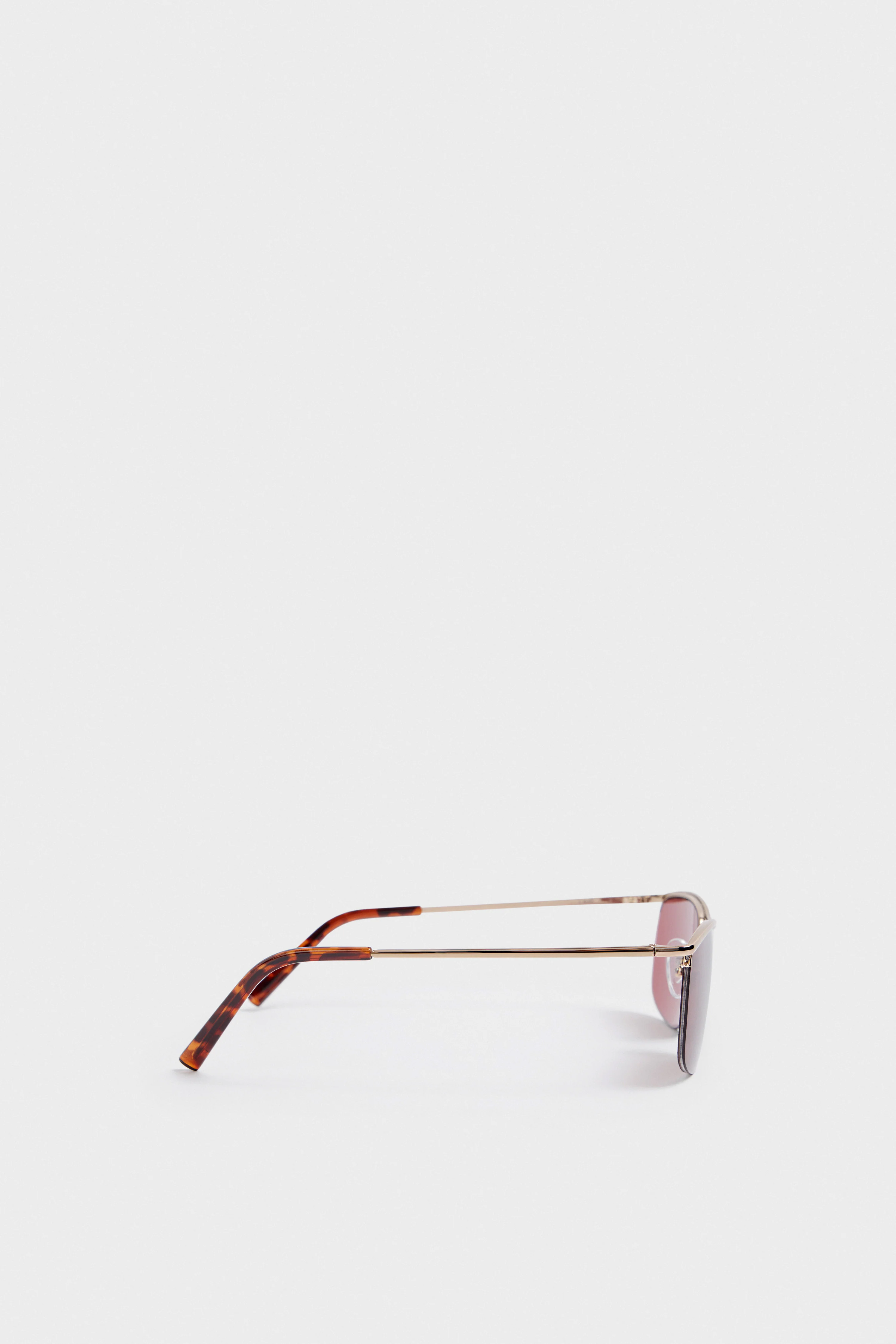 SUNGLASSES WITH UV-PROTECTIVE LENSES - Image 3