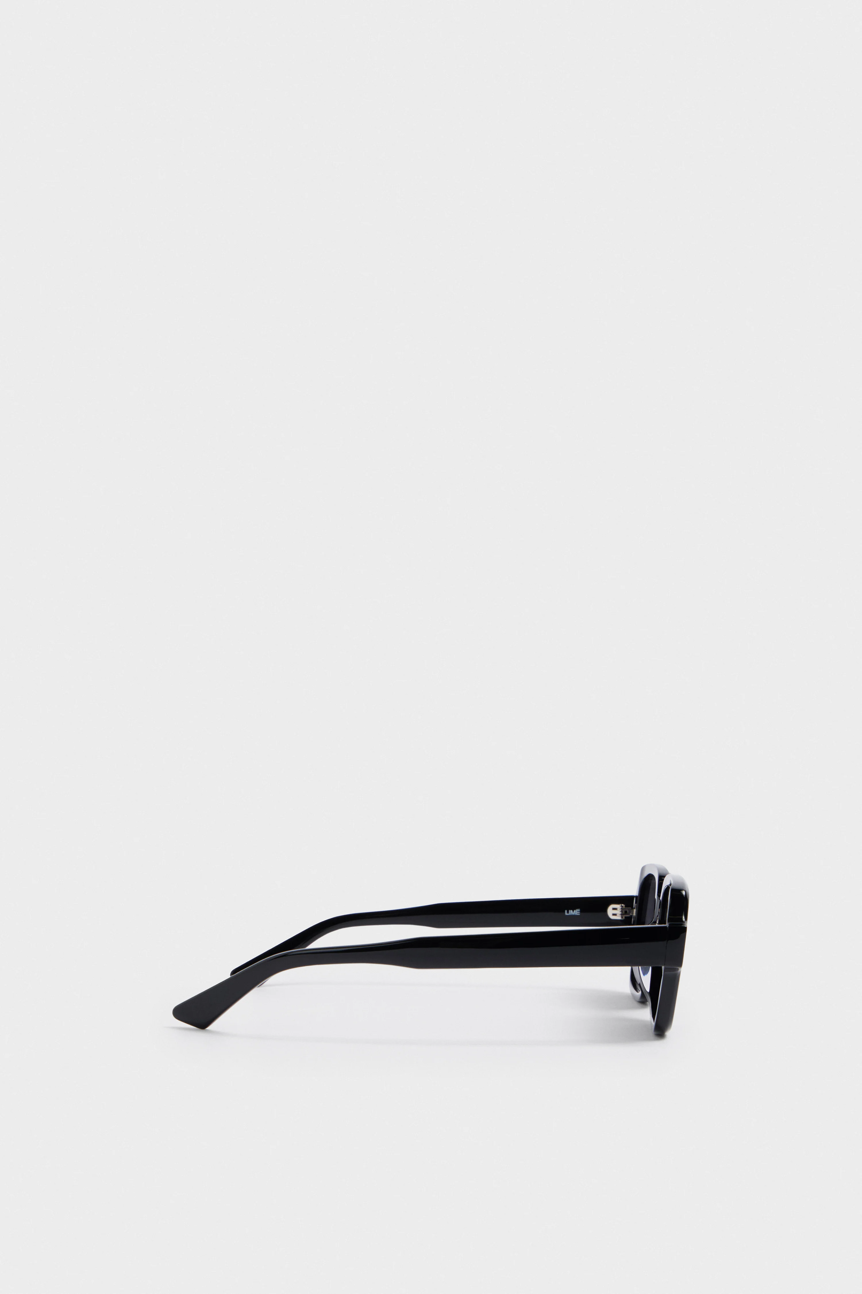 SUNGLASSES WITH UV-PROTECTIVE LENSES - Image 3
