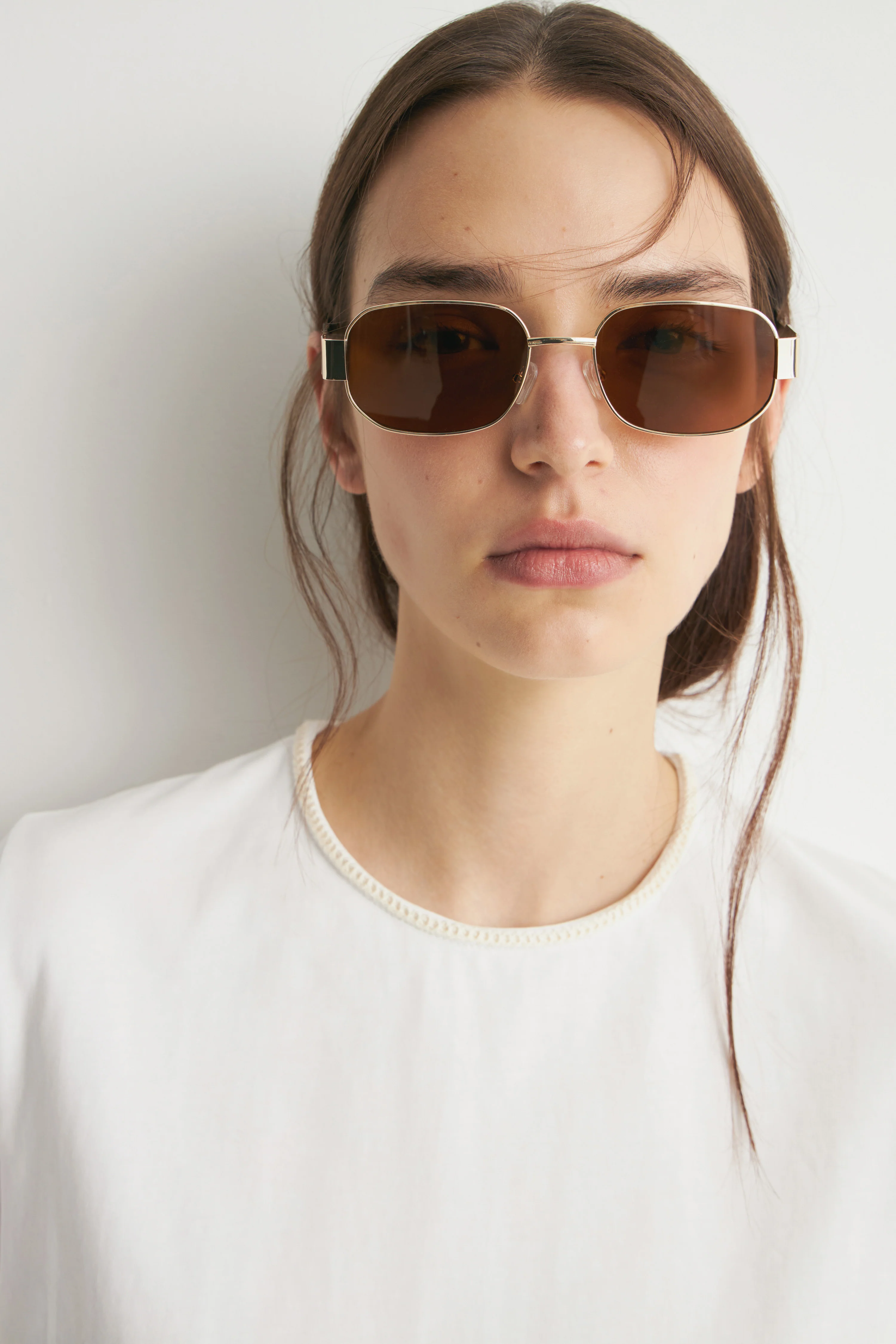 SUNGLASSES WITH UV-PROTECTIVE LENSES - Image 5