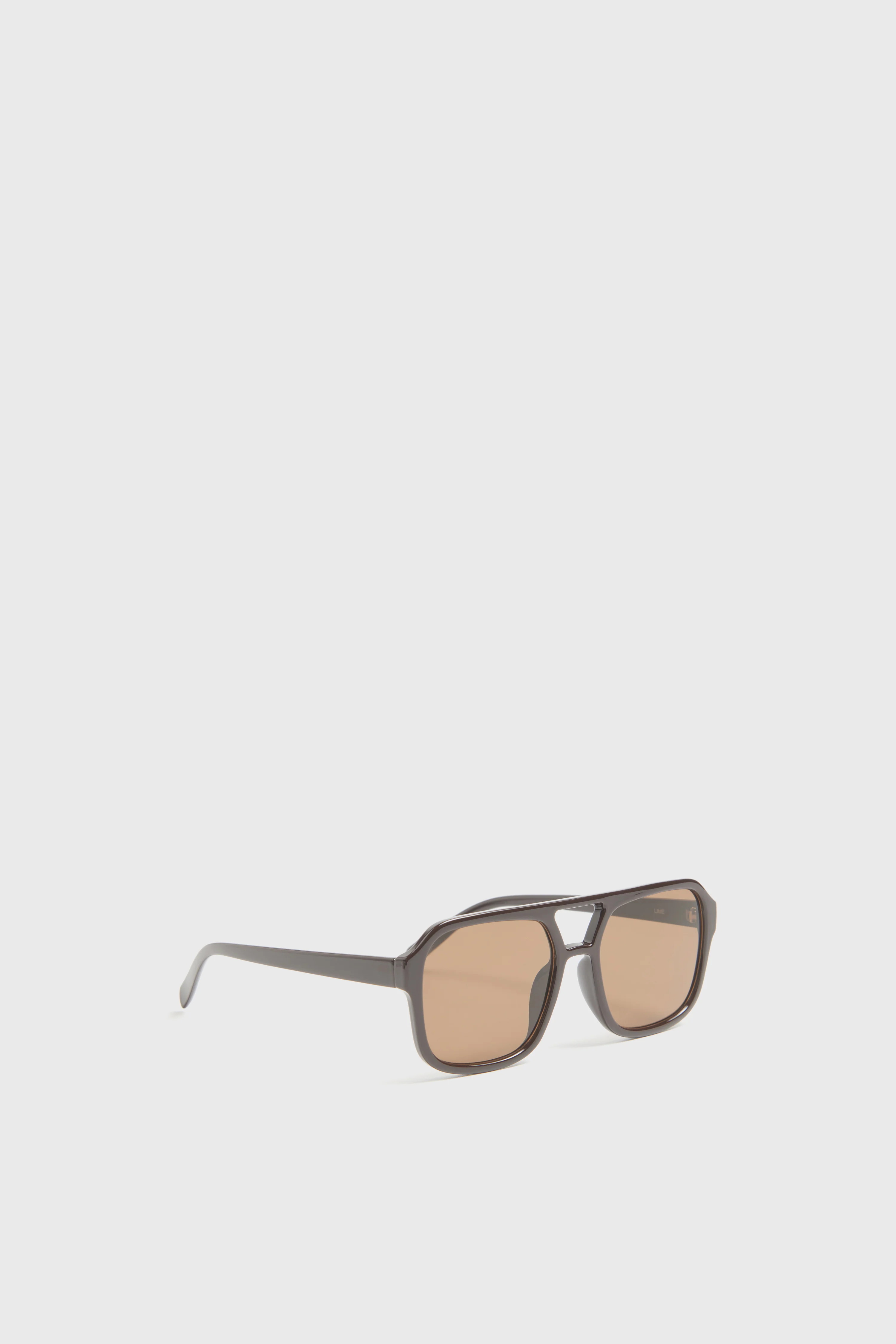 SUNGLASSES WITH UV-PROTECTIVE LENSES - Image 2