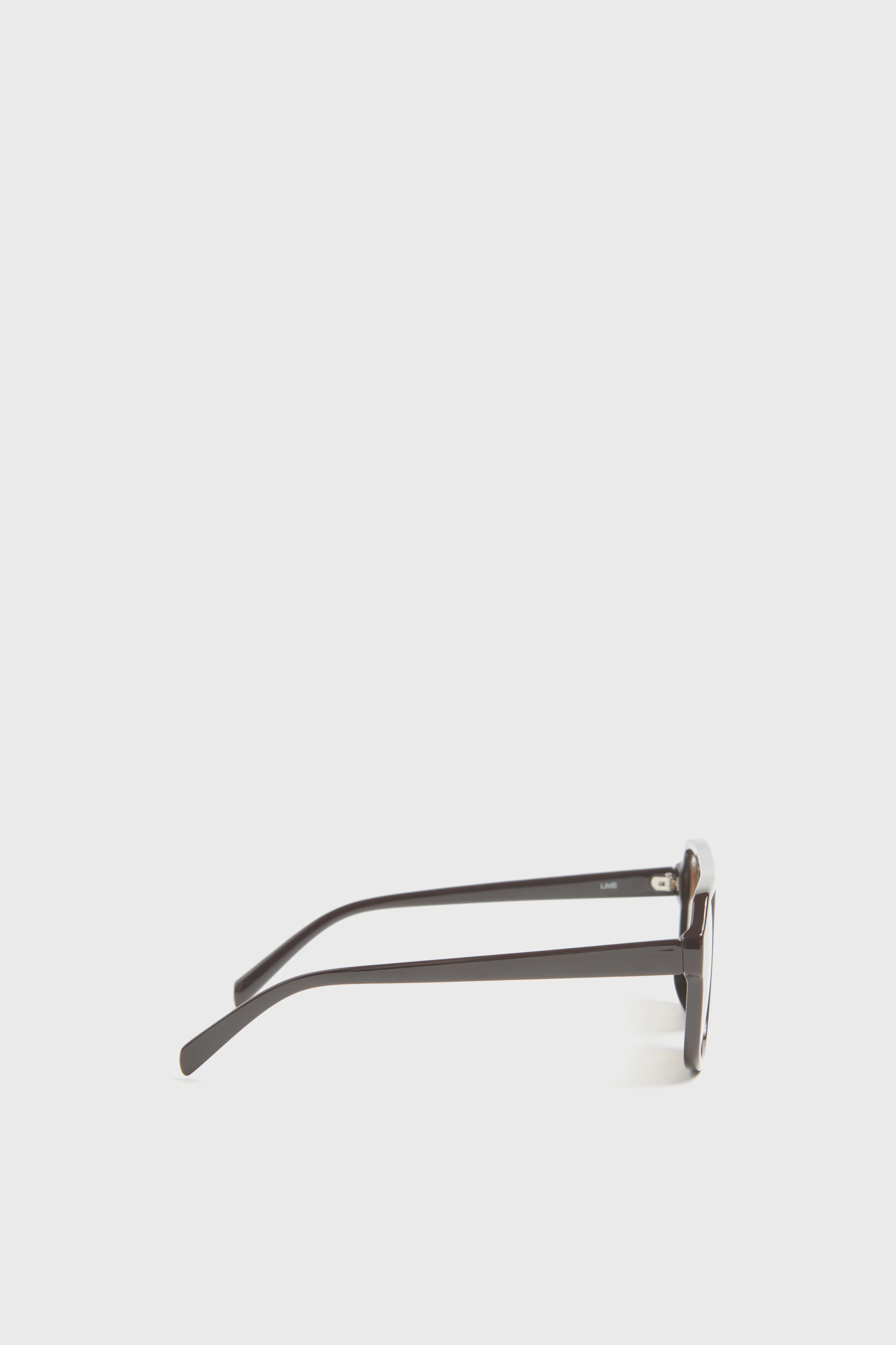 SUNGLASSES WITH UV-PROTECTIVE LENSES - Image 3
