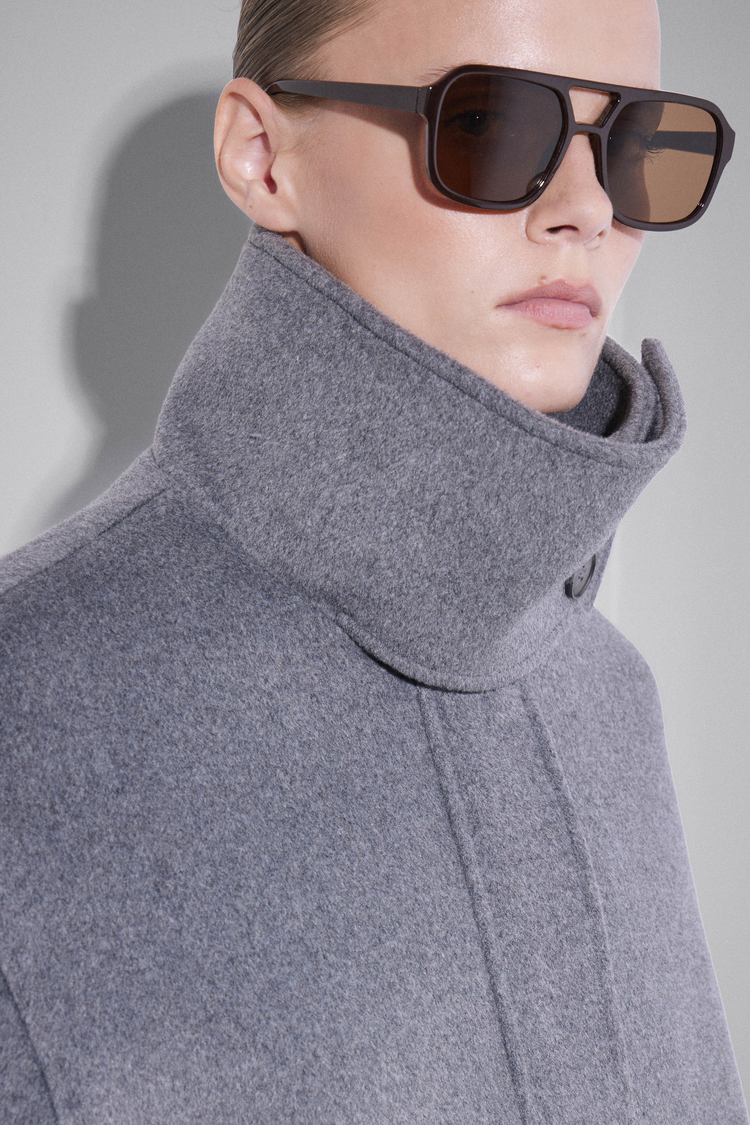 SUNGLASSES WITH UV-PROTECTIVE LENSES - Image 4