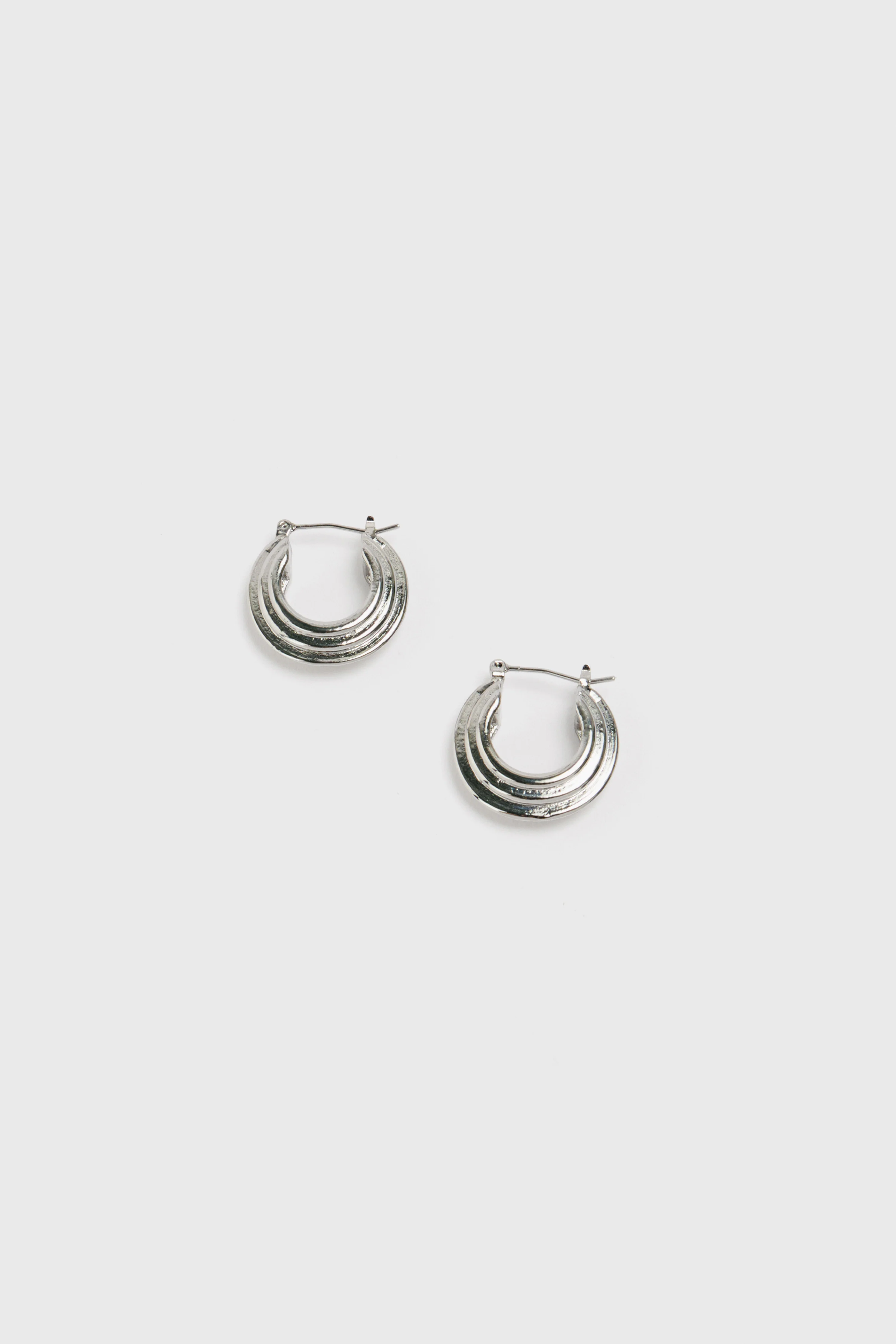 TEXTURED HOOP EARRINGS - Image 4