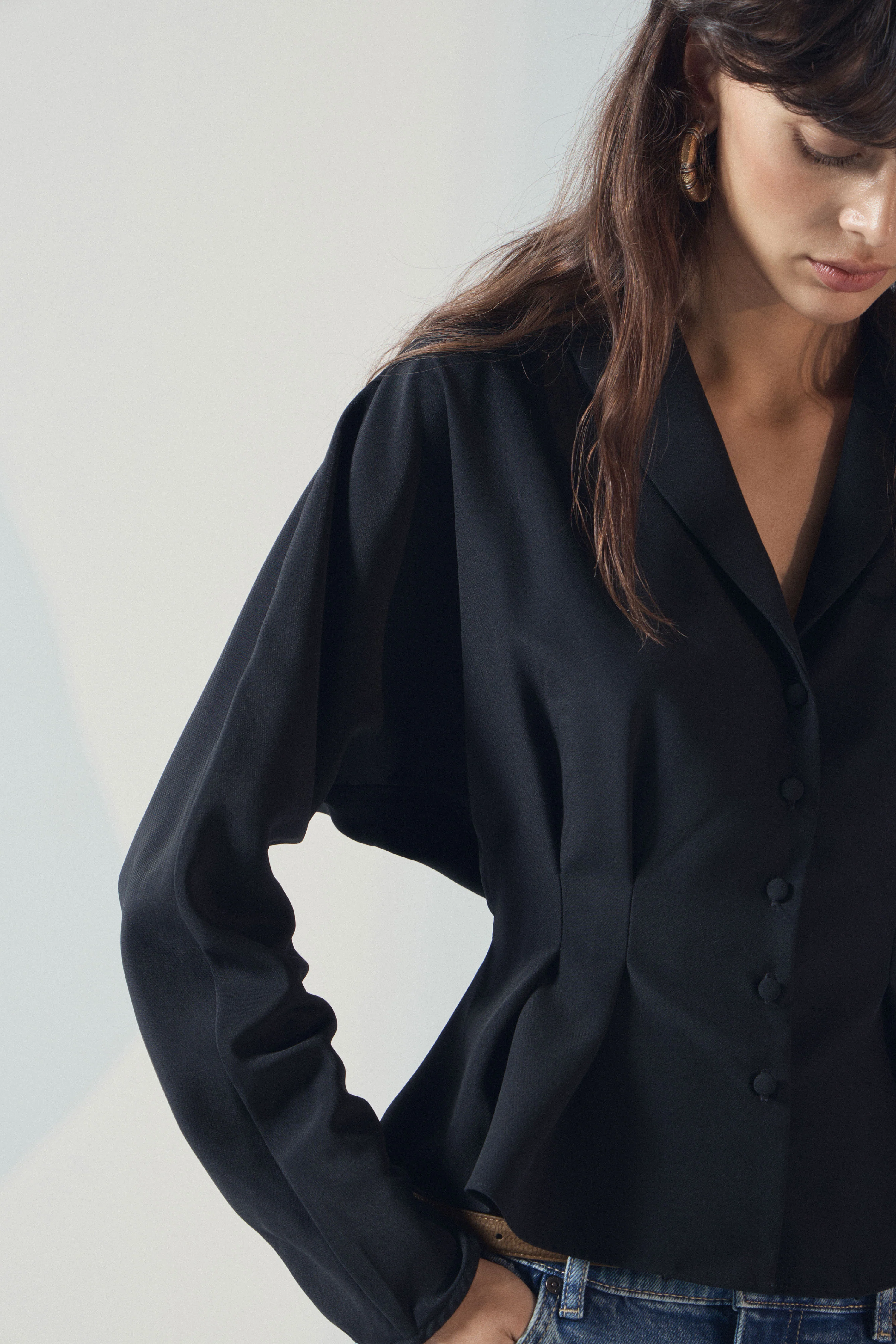 TIE-BELT SLIM BLOUSE - Image 3