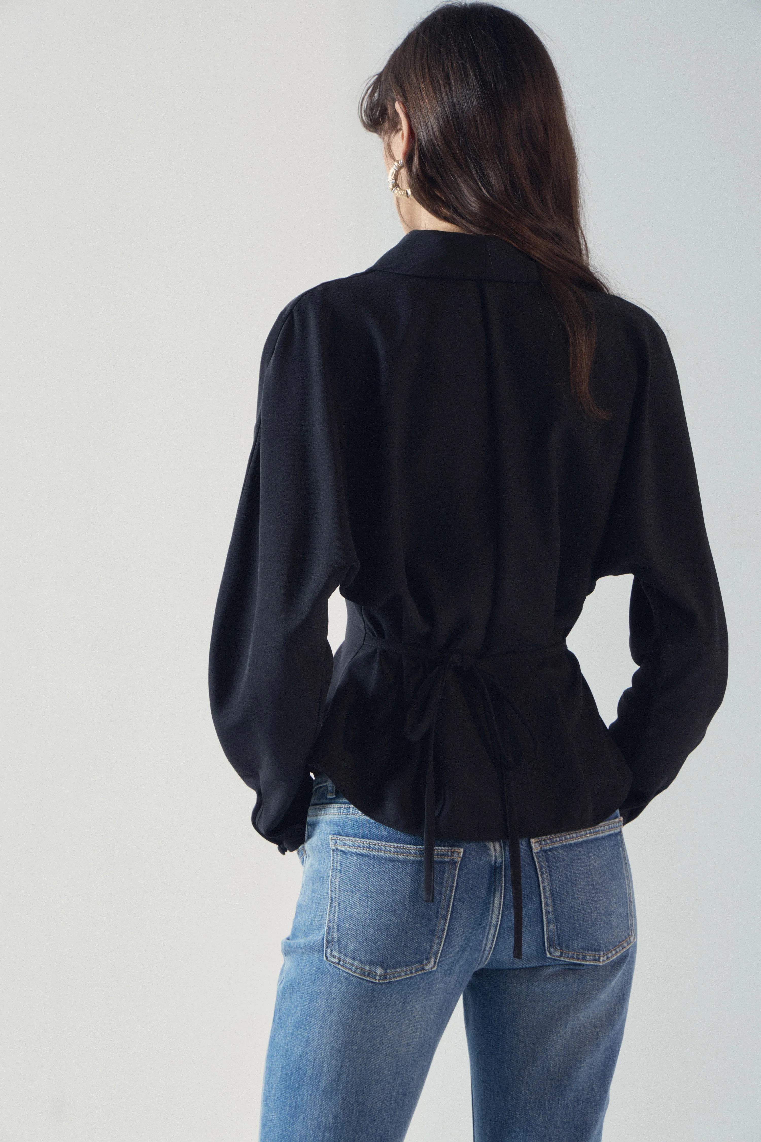TIE-BELT SLIM BLOUSE - Image 4
