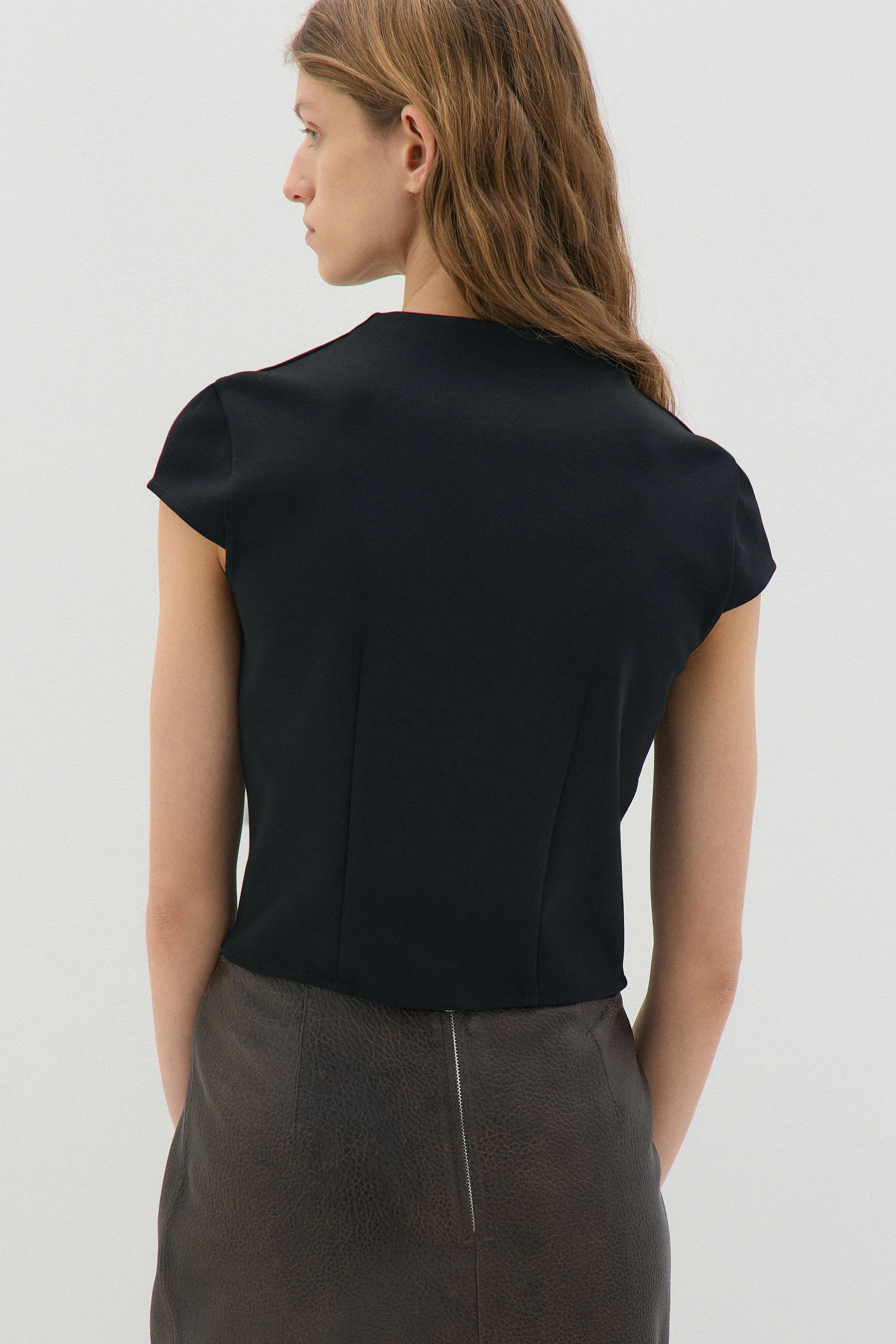 FITTED INTERLOCK T-SHIRT - Image 4