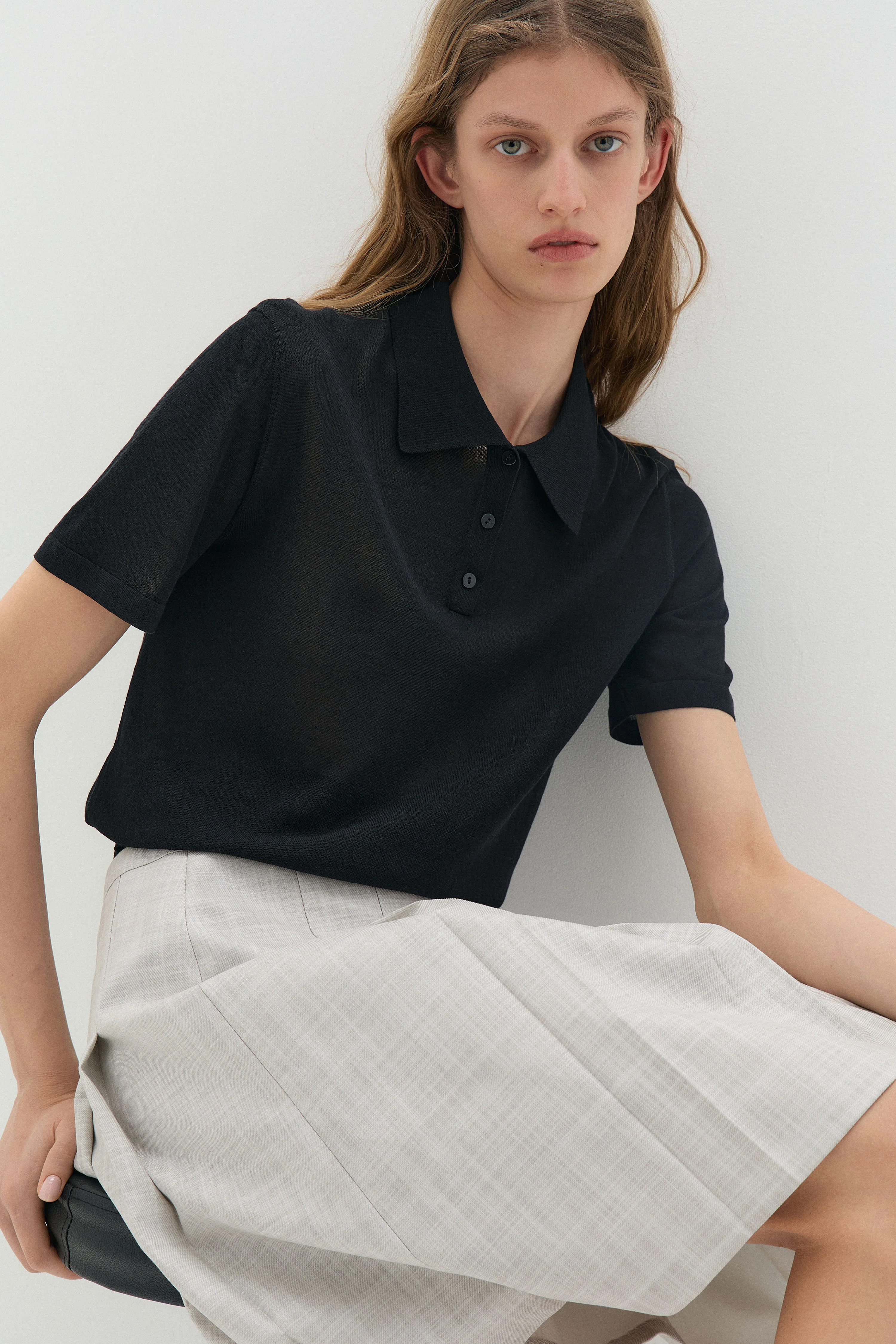 FINE-KNIT POLO SWEATER