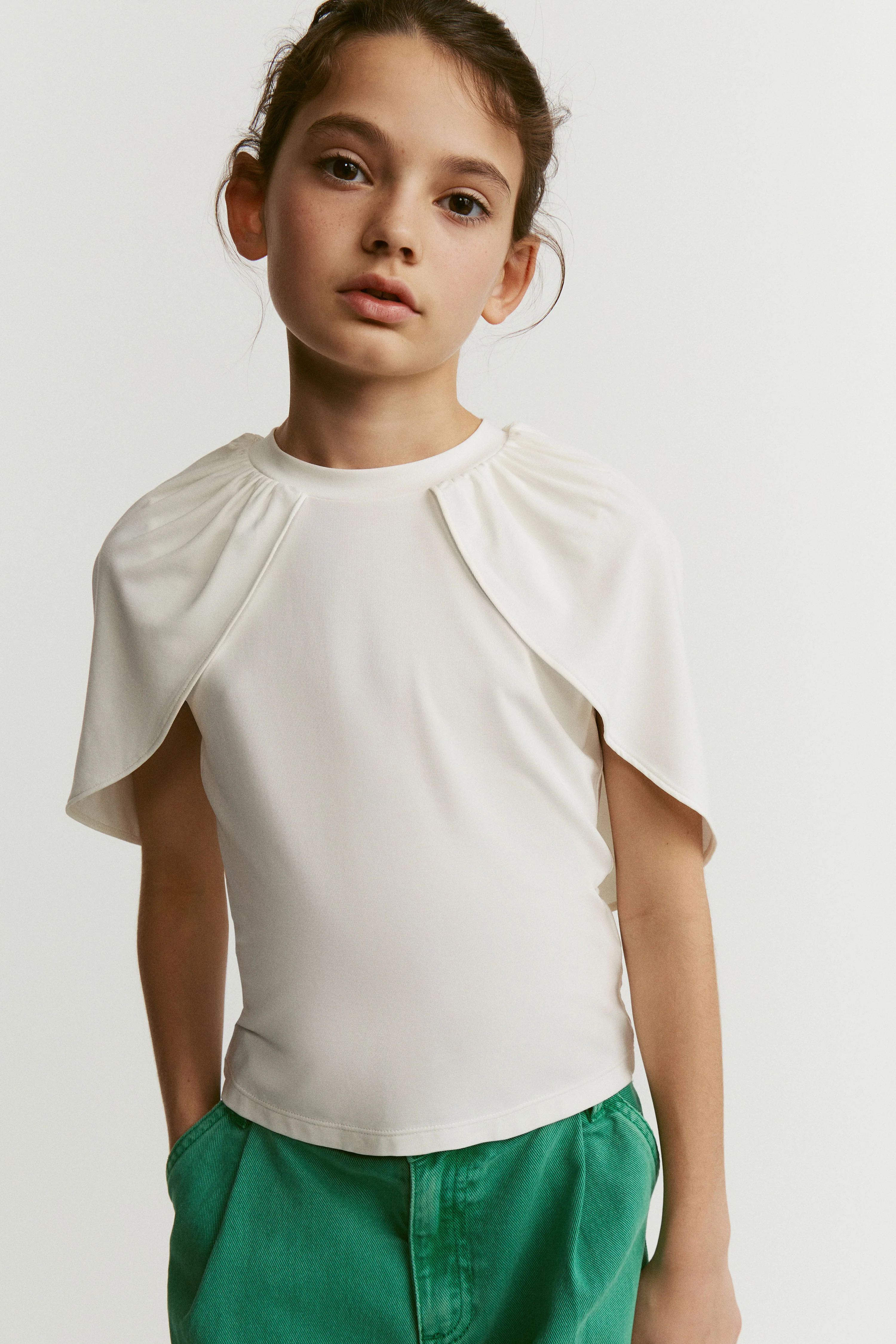 CAPE DETAIL VISCOSE TOP