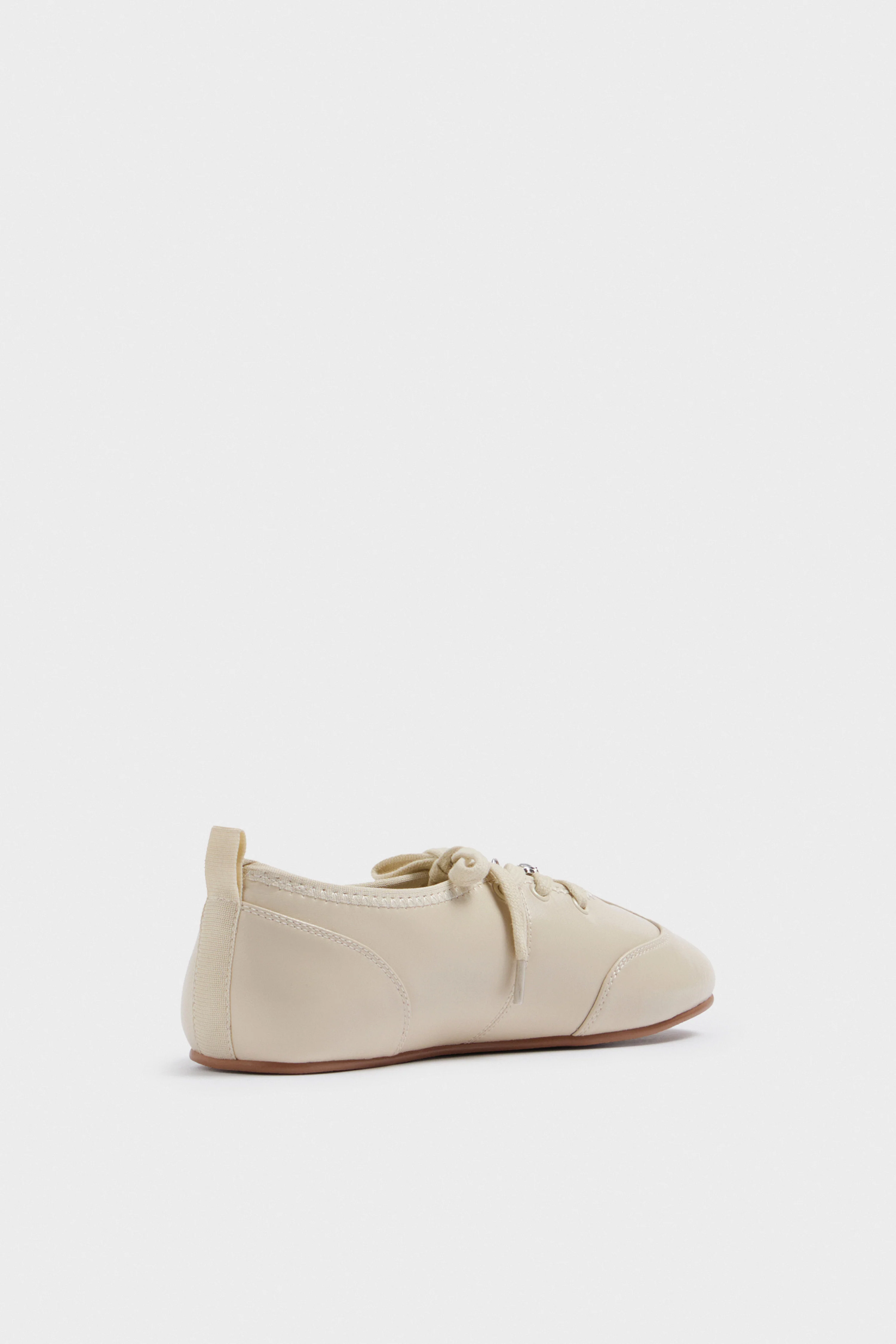 BONDED LEATHER SHOES WITH PENDANTS - Image 6
