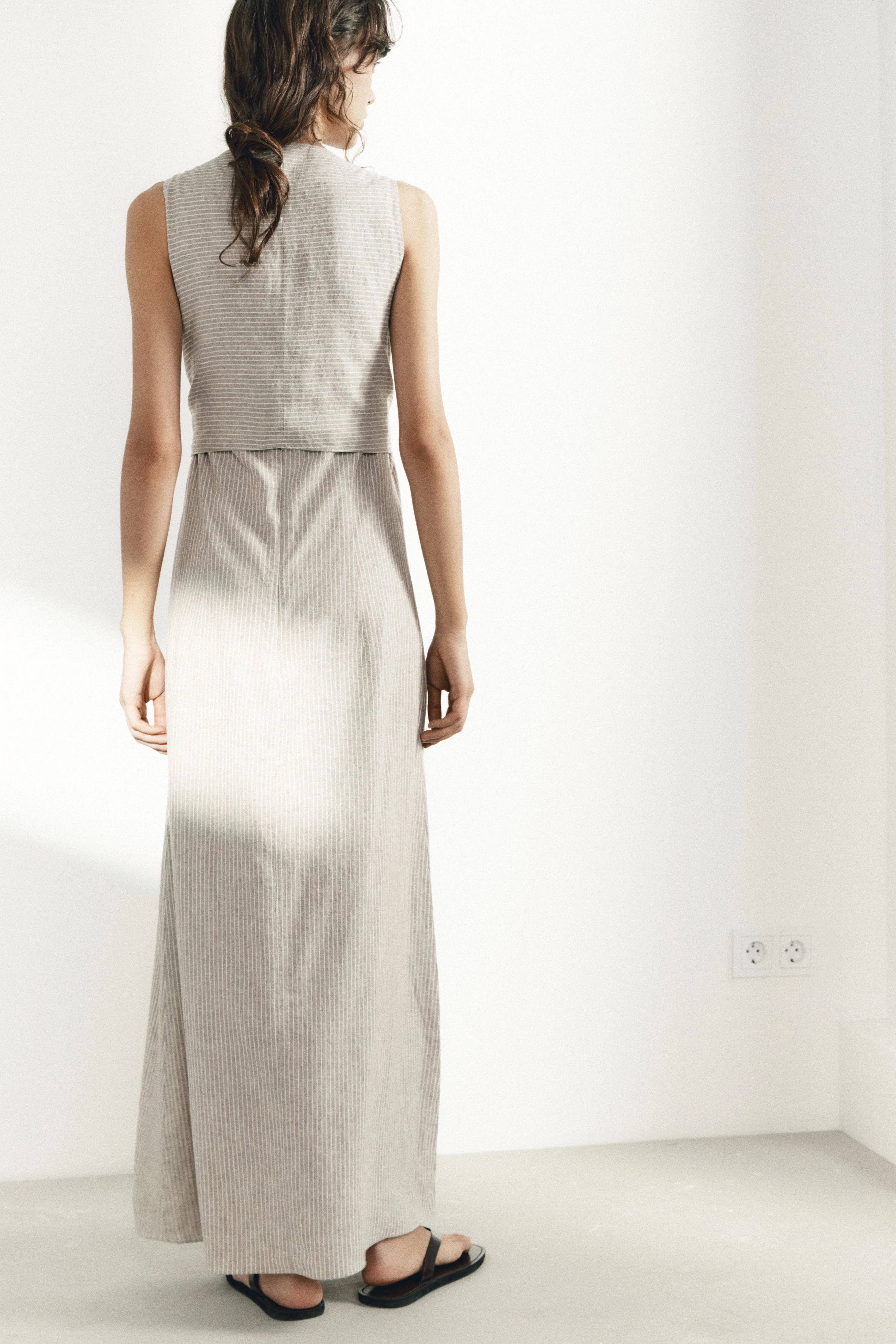 TAILORED VISCOSE-LINEN DRESS - Image 4