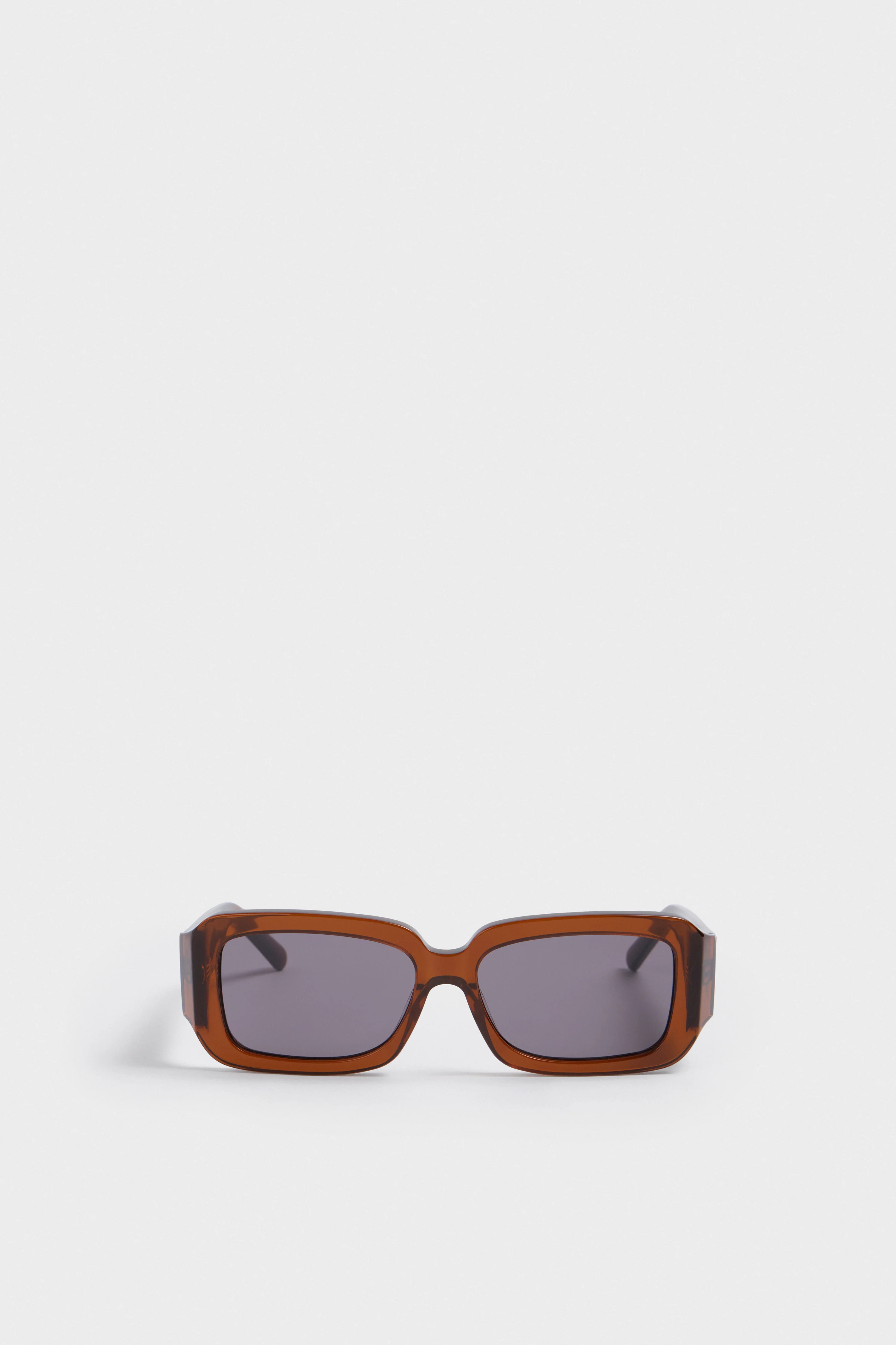 SUNGLASSES WITH UV-PROTECTIVE LENSES