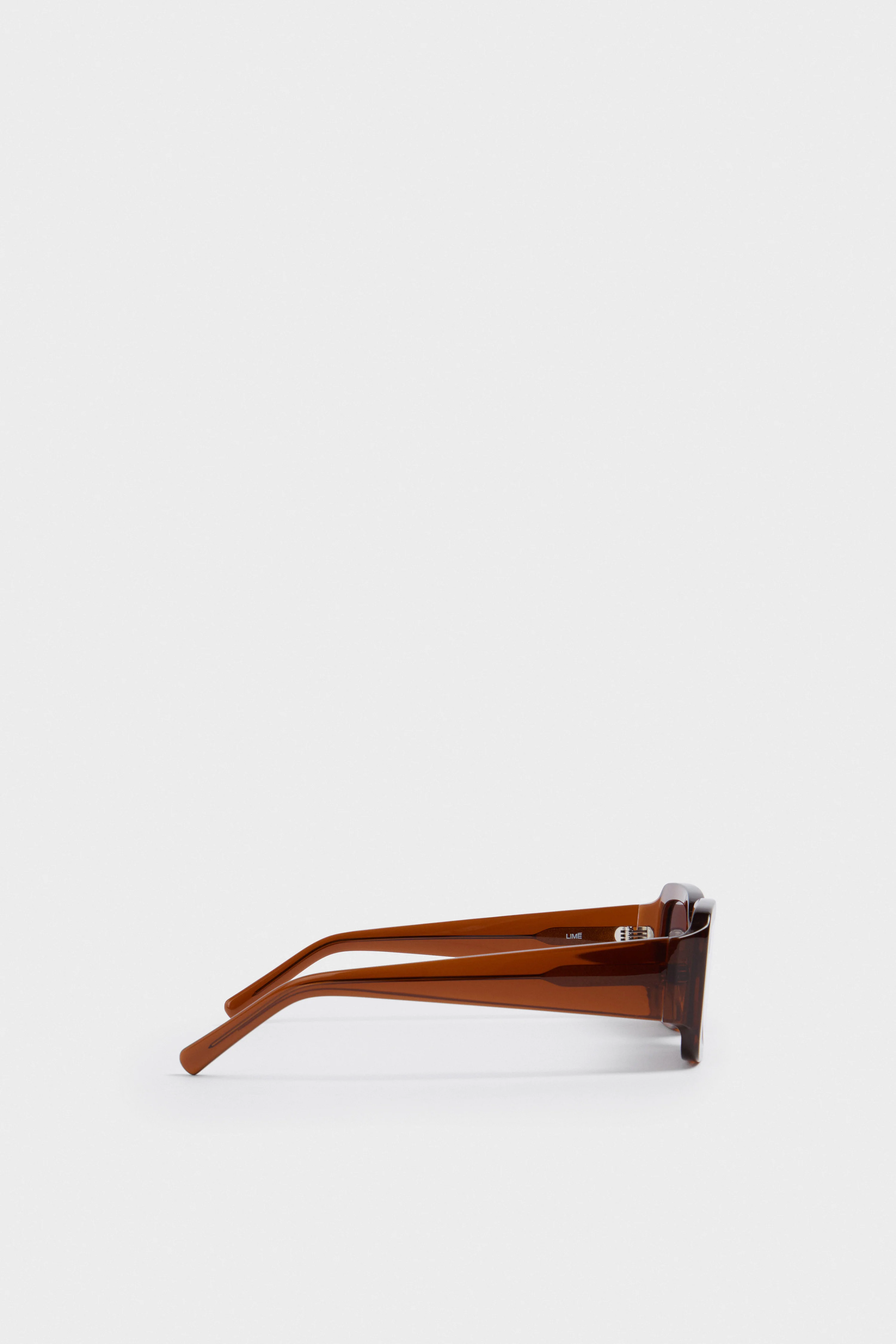 SUNGLASSES WITH UV-PROTECTIVE LENSES - Image 3